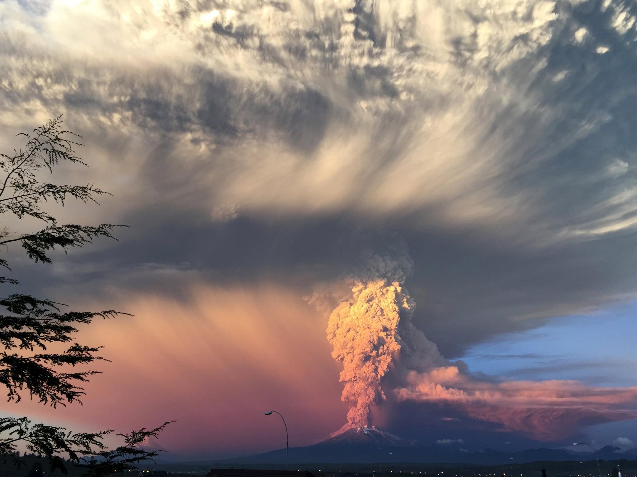 Wetter - Ausbruch Vulkan Calbuco Chile Vulkanausbruch - 23.4.2015 Wetter - Ausbruch Vulkan Calbuco Chile Vulkanausbruch - 23.4.2015