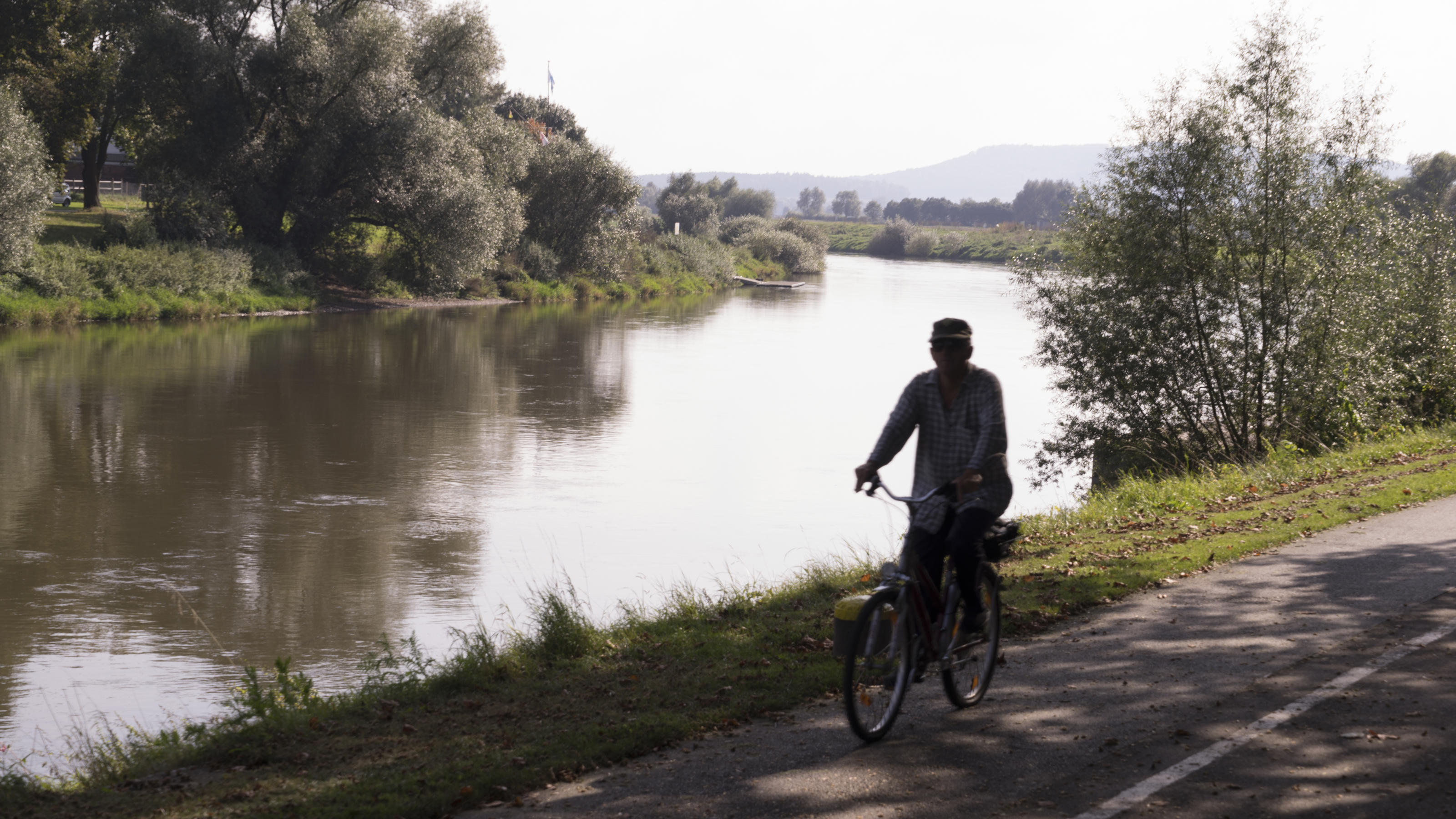Fahrrad Orte Weserradweg in Höxter, Foto: Robert B. Fishman, 17.9.2014 | Verwendung weltweit