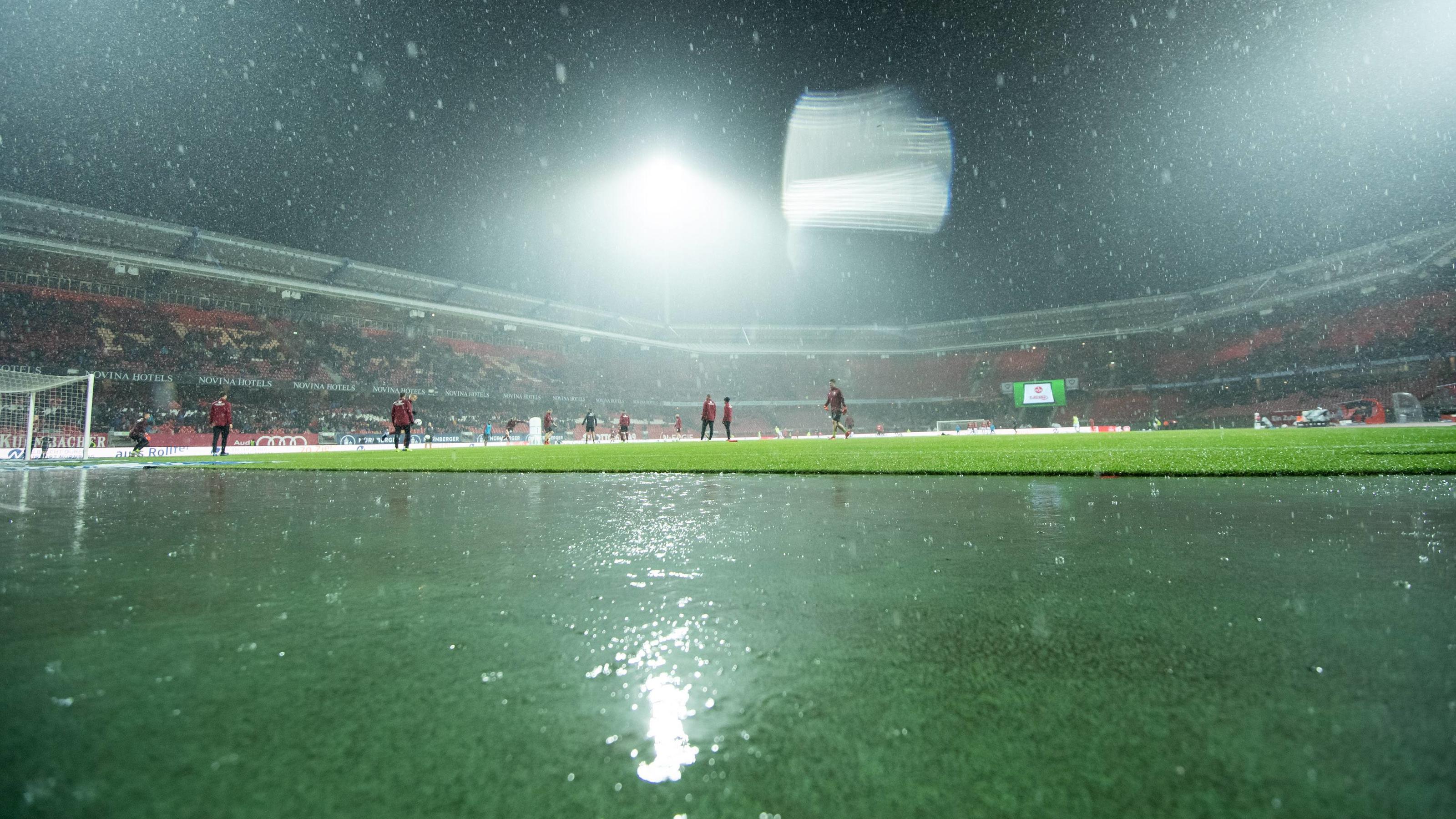 Regensoll ist nach drei Tagen für den Monat schon überschritten! 03.12.2018, xkvx, Fussball 1.Bundesliga, 1.FC Nuernberg - Bayer 04 Leverkusen emspor, v.l. Arena Ansicht / Regen (DFL/DFB REGULATIONS PROHIBIT ANY USE OF PHOTOGRAPHS as IMAGE SEQUENCES and/or QUASI-VIDEO) Nuernberg *** 03 12 2018 xkvx Football 1 Bund
