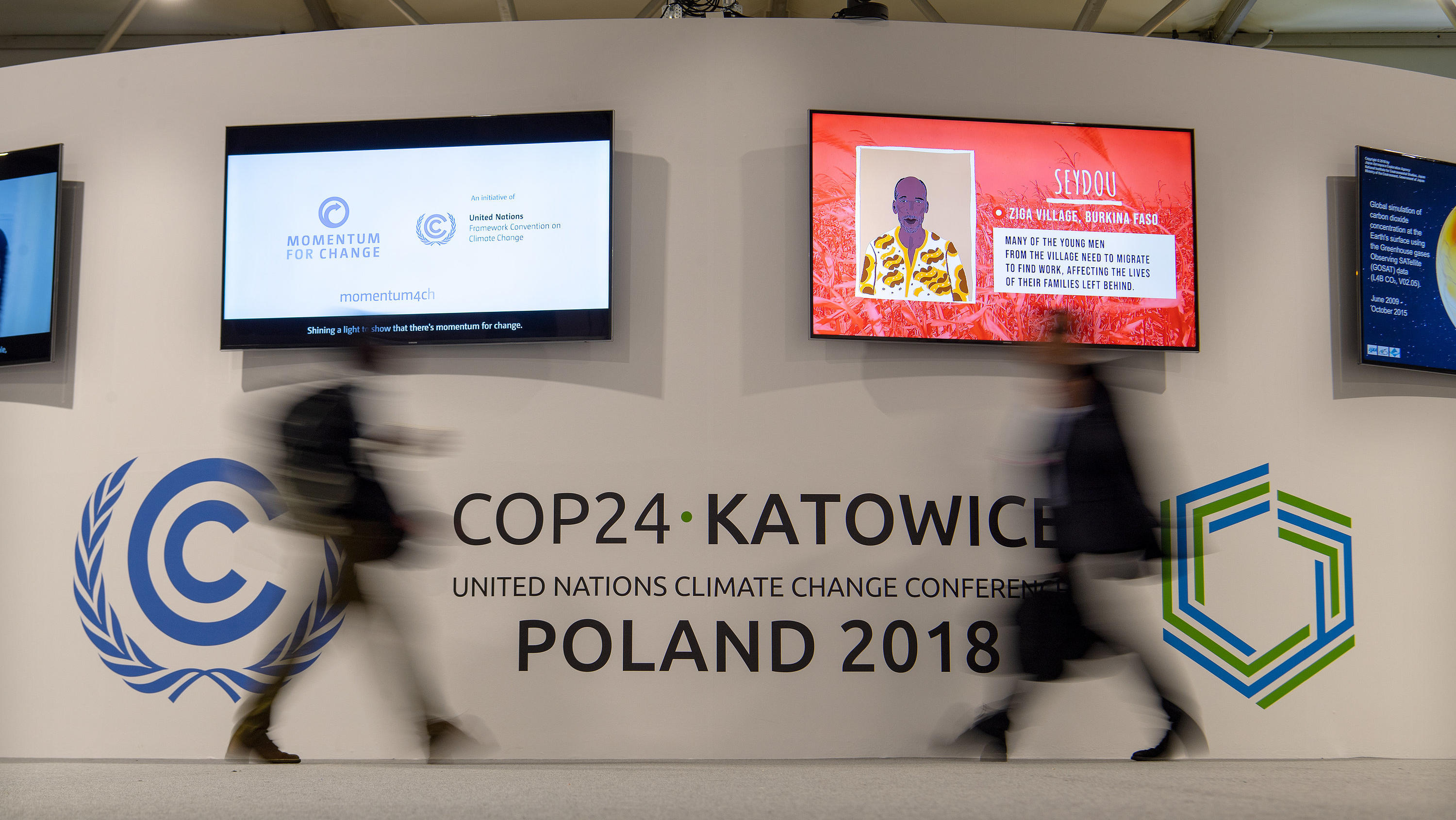 UN-Klimakonferenz in Kattowitz: Herzzerreißende Aufrufe zum Kampf gegen den Klimawandel 10.12.2018, Polen, Katowice: Das Logo der Klimakonferenz der Vereinten Nationen COP24 ist an einer Wand am Veranstaltungsort angebracht. Der UN-Klimagipfel zum Klimawandel findet vom 03.-14.12.2018 in der südpolnischen Stadt Kattowitz statt.