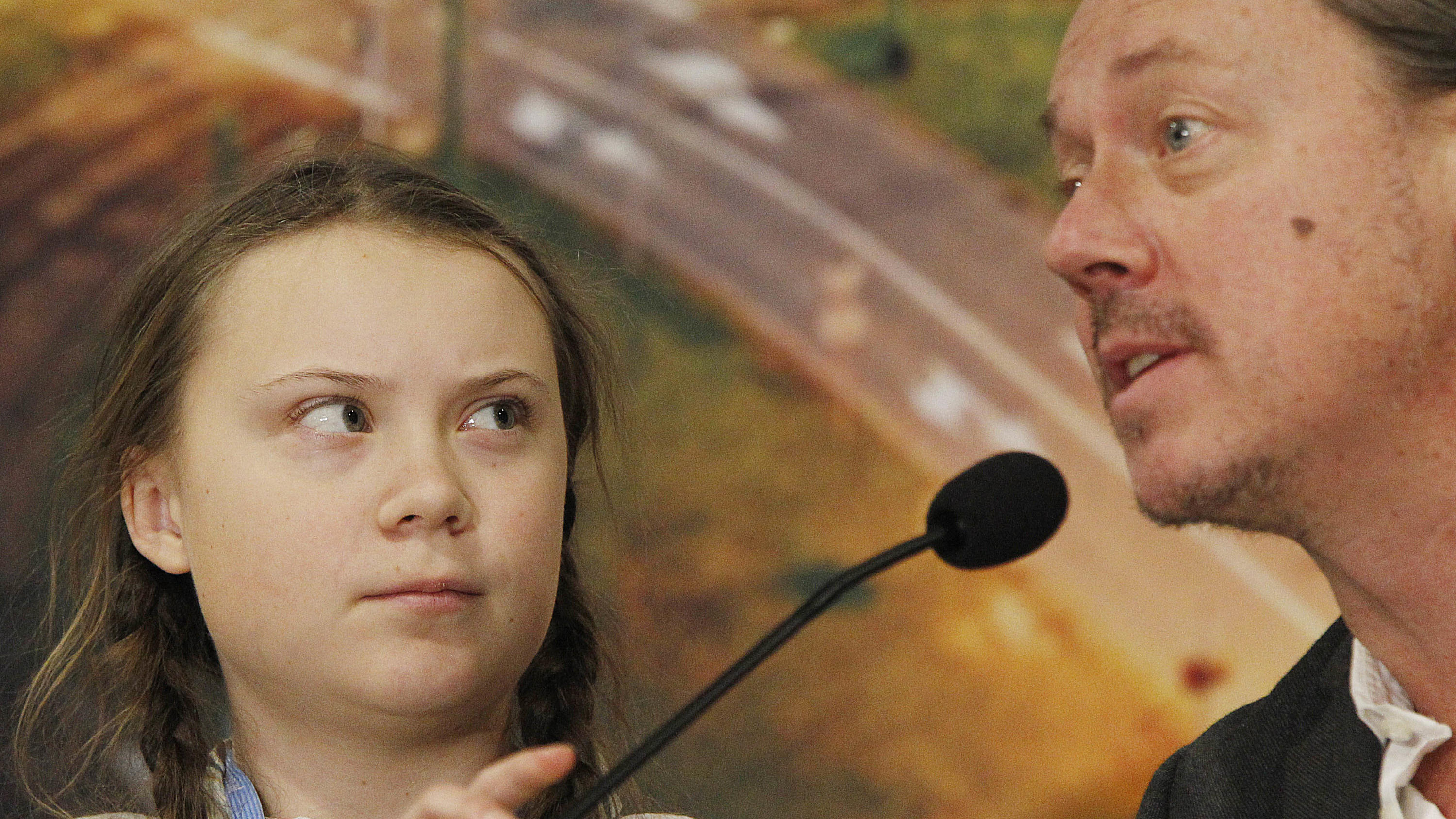 UN-Klimakonferenz in Kattowitz: Herzzerreißende Aufrufe zum Kampf gegen den Klimawandel 04.12.2018, Polen, Kattowitz: Greta Thunberg, Schülerin aus Schweden, nimmt an einer Pressekonferenz beim Weltklimagipfel mit ihrem Vater Svante Thunberg teil. Die Protestaktion «Schulstreik fürs Klima» der Schülerin fand bereits Nachahmer. Die junge