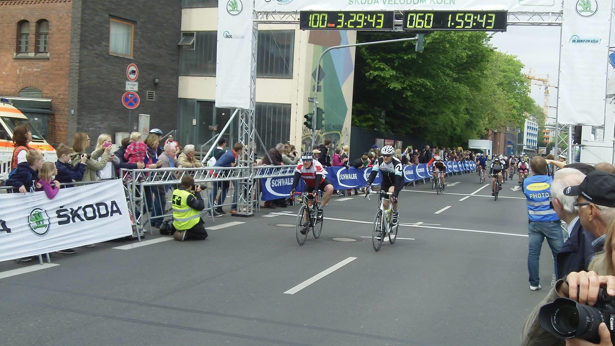 Tobis Radblog: "Vertrau mir, ich bin Trainer" - wie trainiere ich richtig? Zieldurchfahrt Rund um Köln 2014: Zu viele Idioten um mich rum
