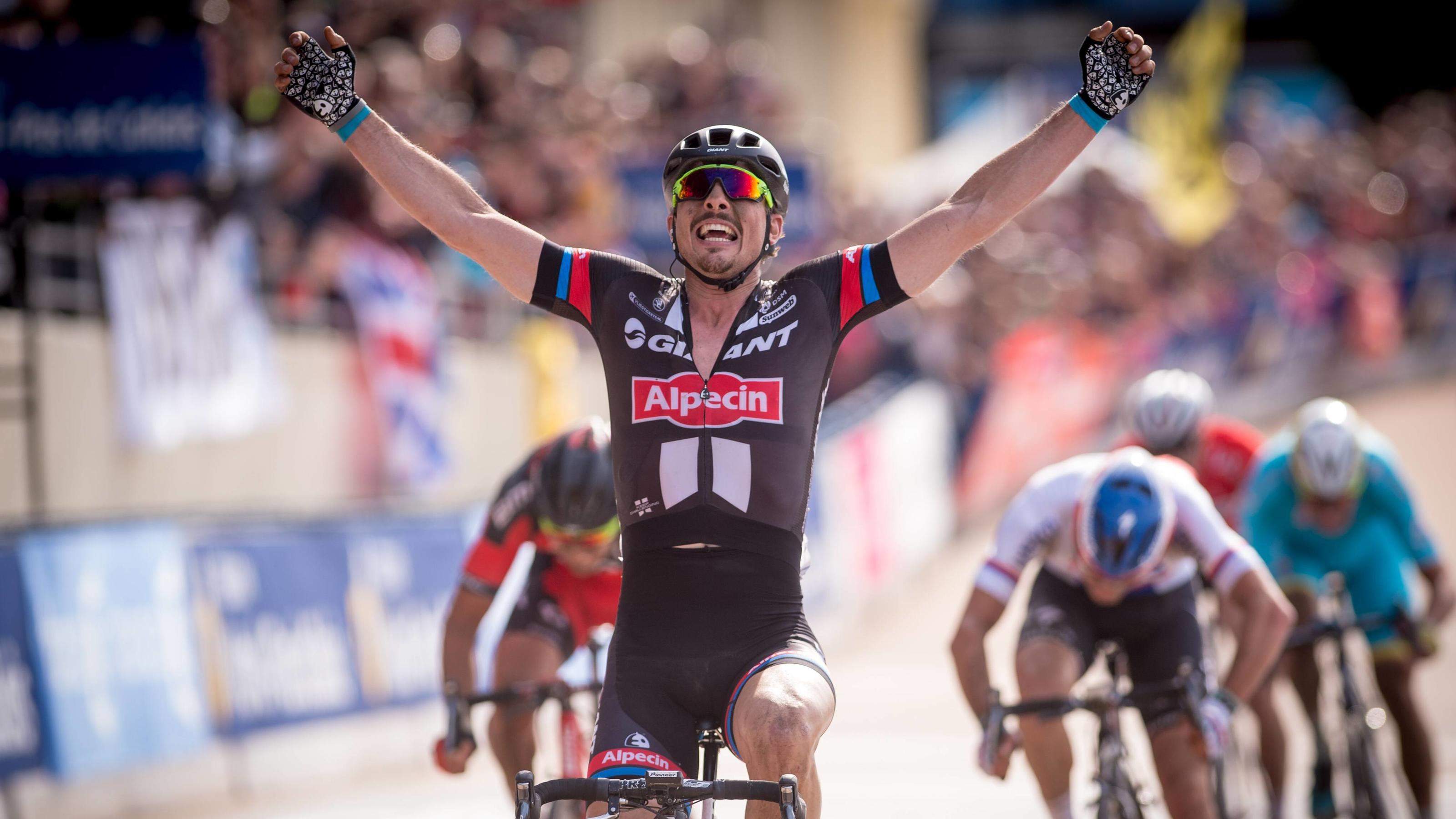 Tobis Radblog: "Vertrau mir, ich bin Trainer" - wie trainiere ich richtig? - ROUBAIX, FRANCE: German John Degenkolb of Team Giant-Alpecin celebrates after winning the Paris-Roubaix one day cycling race, 253,5 km from Compiegne to the Velodrome in Roubaix, Sunday 12 April 2015. LUCxCLAESSEN PUBLICATIONxINxGERxSUIxAUTxONLY x7