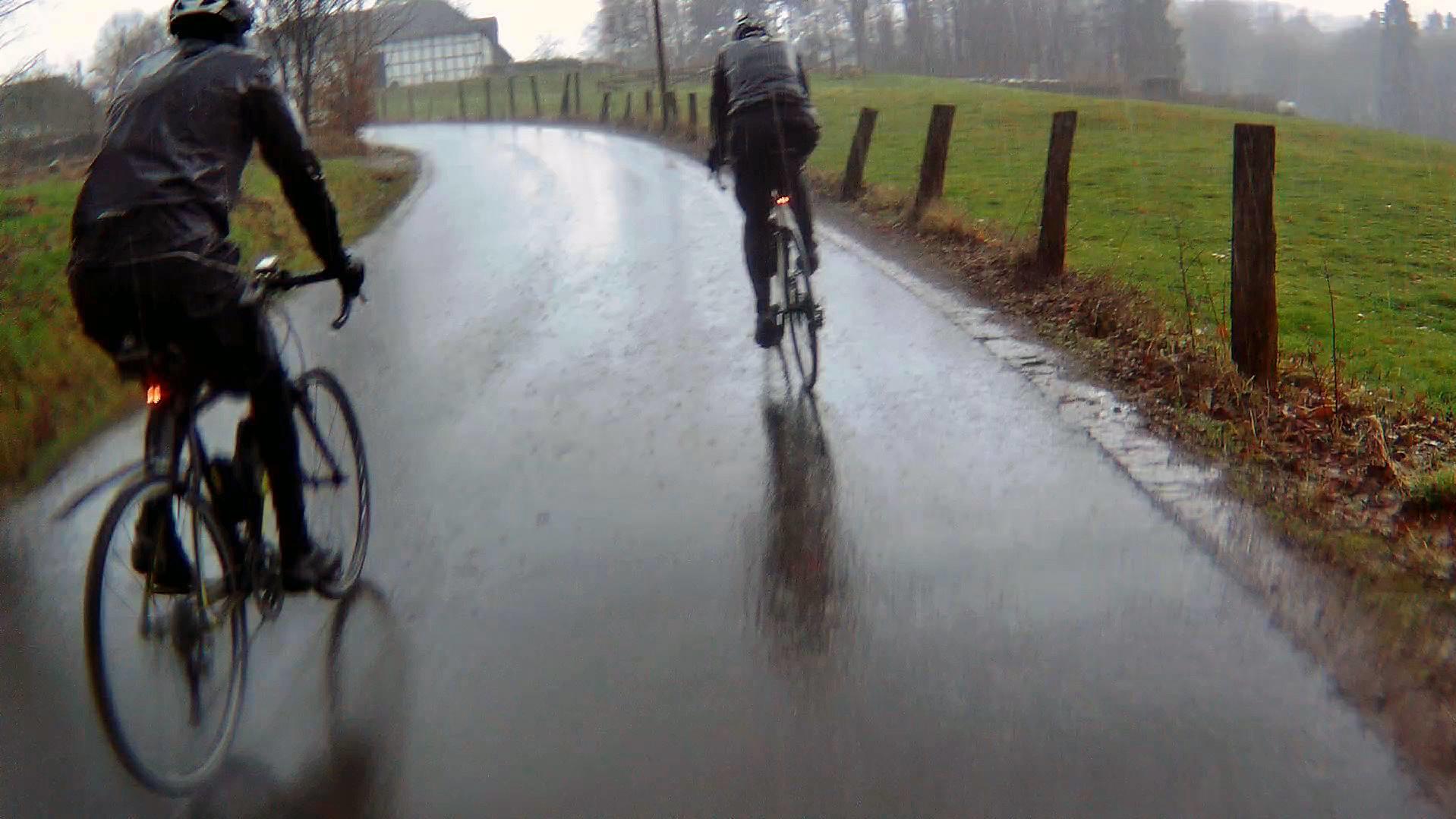 Tobis Radblog: Auf der sonnigen Seite der verregneten Straße Rennrad Wintertraining