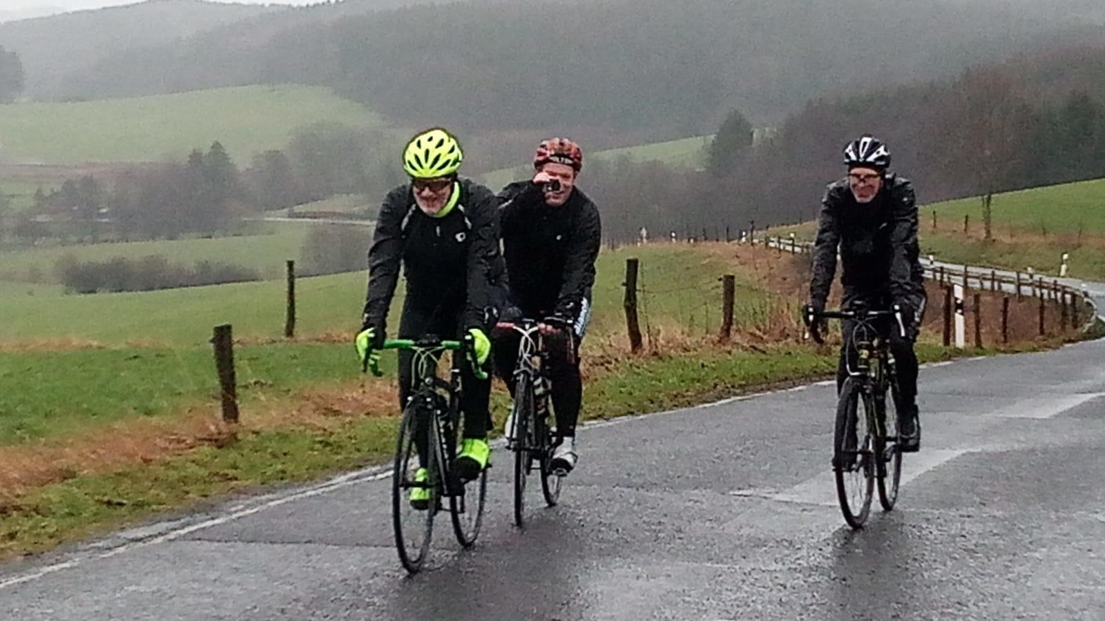 Tobis Radblog: Auf der sonnigen Seite der verregneten Straße Rennrad Wintertraining