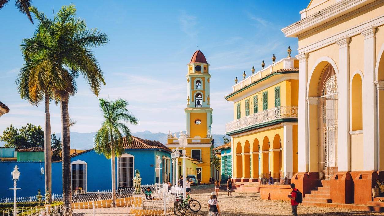Kuba: Darum ist das Land der perfekte Ort für Dreamdates Die Stadt Trinidad beeindruckt mit bunt angestrichenen Stadtvillen und imposanten Gebäuden wie dem Historischen Museum.