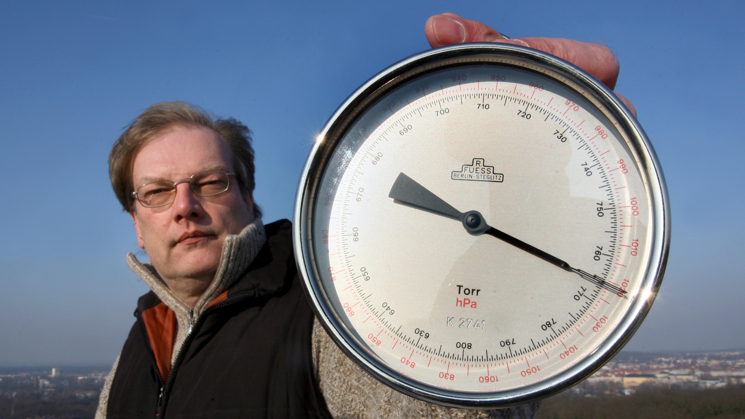 Wetterlexikon: Hektopascal Barometer zeigt Hochdruckgebiet
