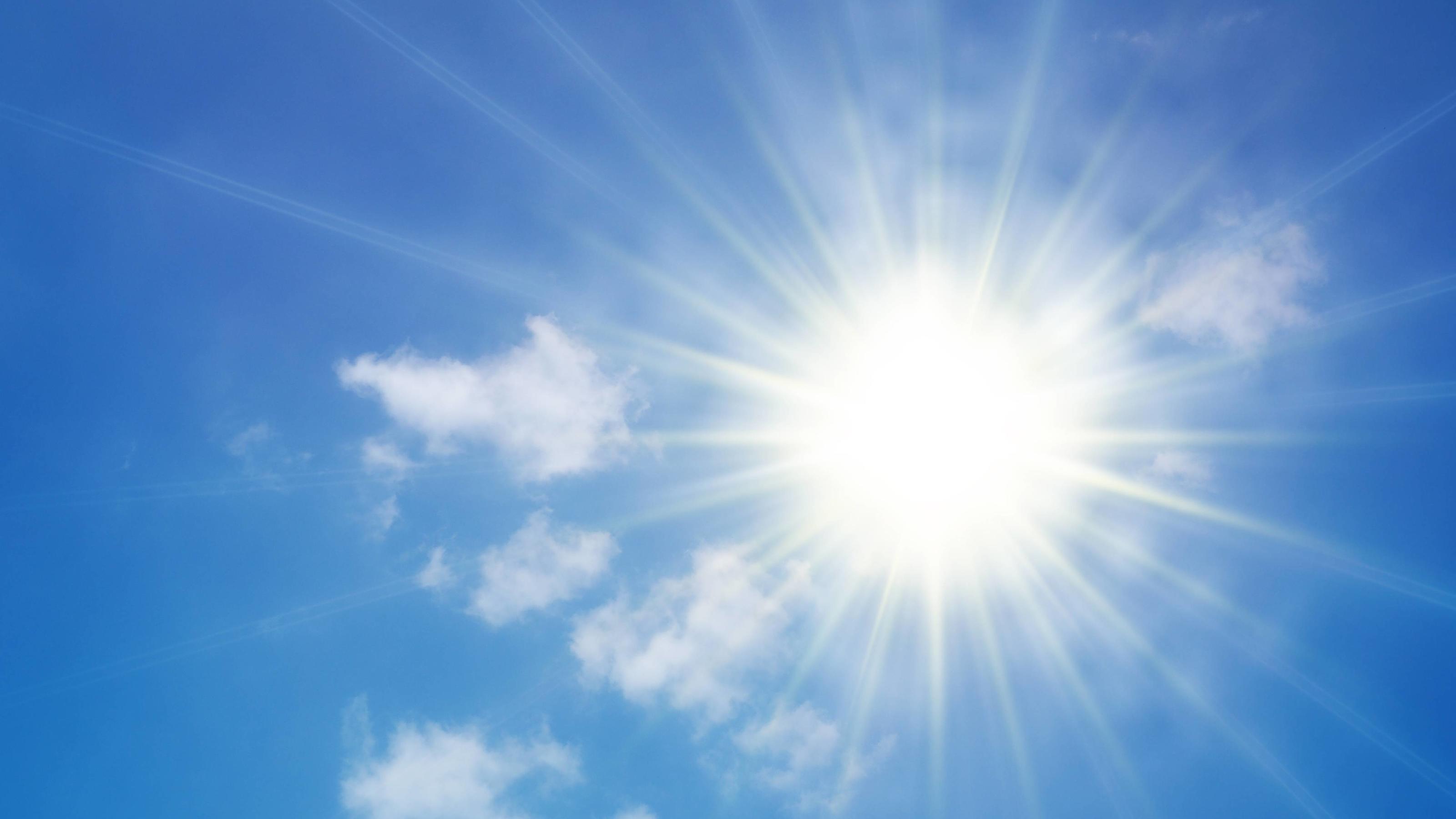 Das Wetter im März: Der erste Monat im Frühling zieht alle Register Hitze, Sonne, Sommer, Sonnenstrahlen, heiß. ÖKOLOGIE UND UMWELT / creative *** Heat sun summer sunbeams hot ECOLOGY AND THE ENVIRONMENT creative PUBLICATIONxINxGERxSUIxAUTxONLY Copyright: AndreasxBerheidex/xPhotocase photocase_2515139