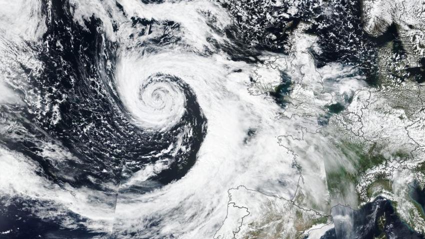 Ein meteorologischer Augenschmaus Das Tief „Yukon“ hat eine beeindruckende Wolkenspirale entwickelt (Quelle: NASA)
