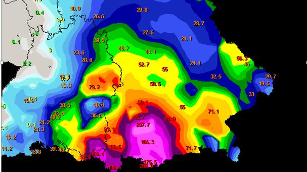 Die Hochwassergefahr steigt rapide an Enorme Regensummen gingen im Mai 1999 innerhalb von drei Tagen nieder. Teilweise waren es über 200 Liter pro Quadratmeter.