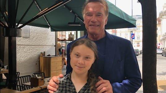 Greta Thunberg bekommt kräftige Unterstützung Greta Thunberg, Klima-Aktivistin aus Schweden, trifft den österreichisch-amerikanischen Schauspieler und Politiker Arnold Schwarzenegger.
