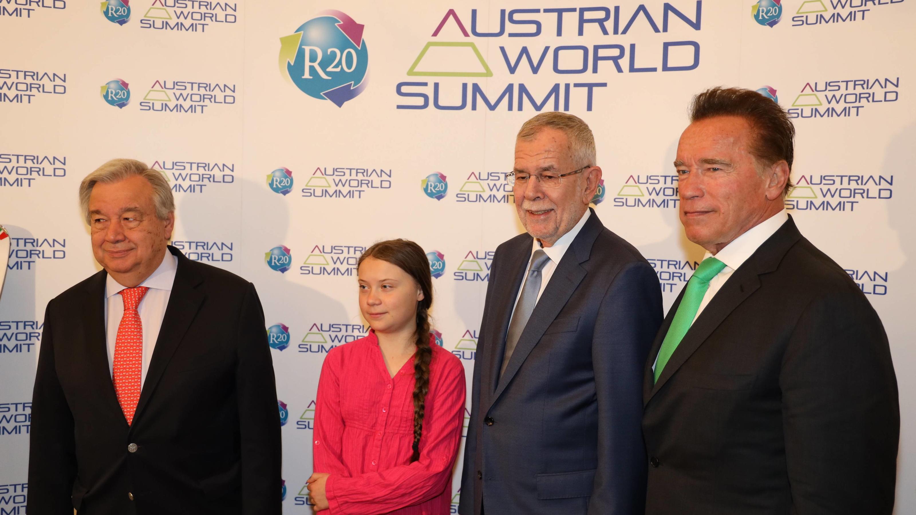 Greta Thunberg bekommt kräftige Unterstützung R20 Austrian World Summit Wien, Hofburg, 28. 05. 2019 Antonio GUTERRES, Greta THUNBERG, Alexander van der BELLEN, Arnold SCHWARZENEGGER *** R20 Austrian World Summit Vienna, Hofburg, 28 05 2019 Antonio GUTERRES, Greta THUNBERG, Alexander van der BELL