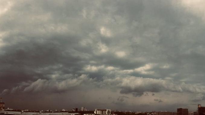 Unwetter über Deutschland: Hagel, Sturzfluten und orkanartige Böen Heftige Unwetter ziehen in Berlin auf