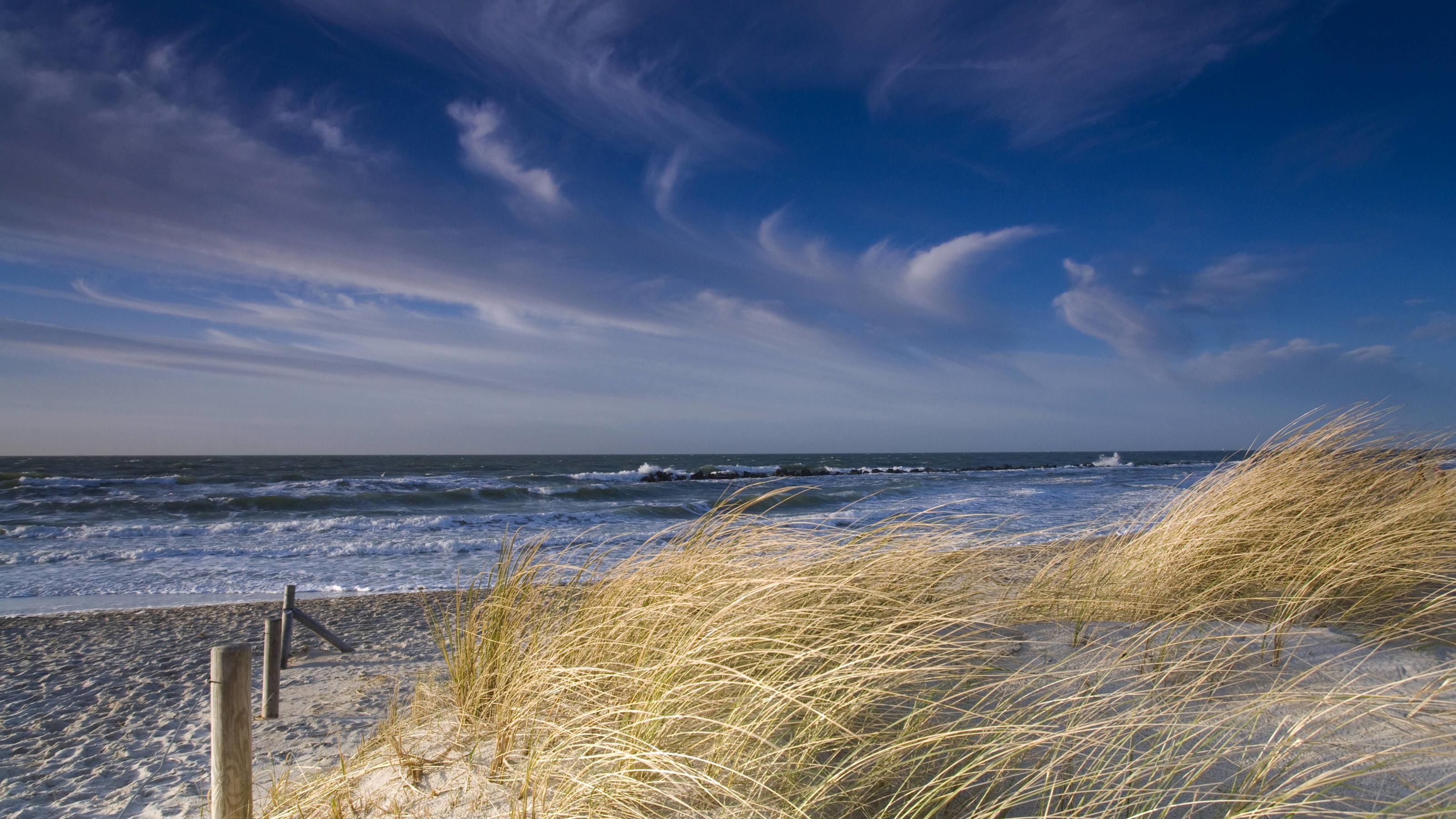 Wetterlexikon: Wogenwolken Wogenwolken bilden sie sich in der Cirrusschicht