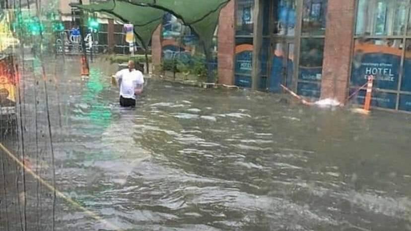 Tropensturm Barry: New Orleans steht schon unter Wasser https://pbs.twimg.com/media/D_MMUvOXsAAoqbH.jpg