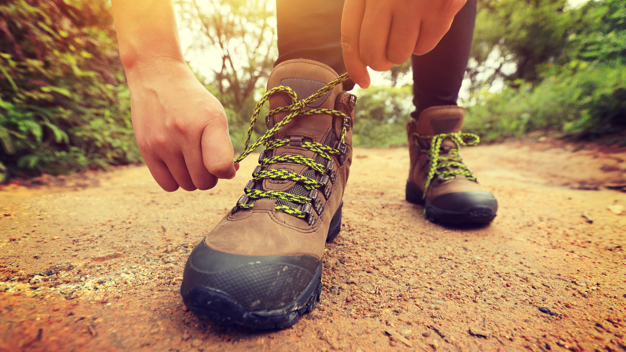 Kaufberatung: Die richtigen Wanderschuhe finden - so geht's Neue Wanderschuhe: Nicht gleich die große Strecke angehen