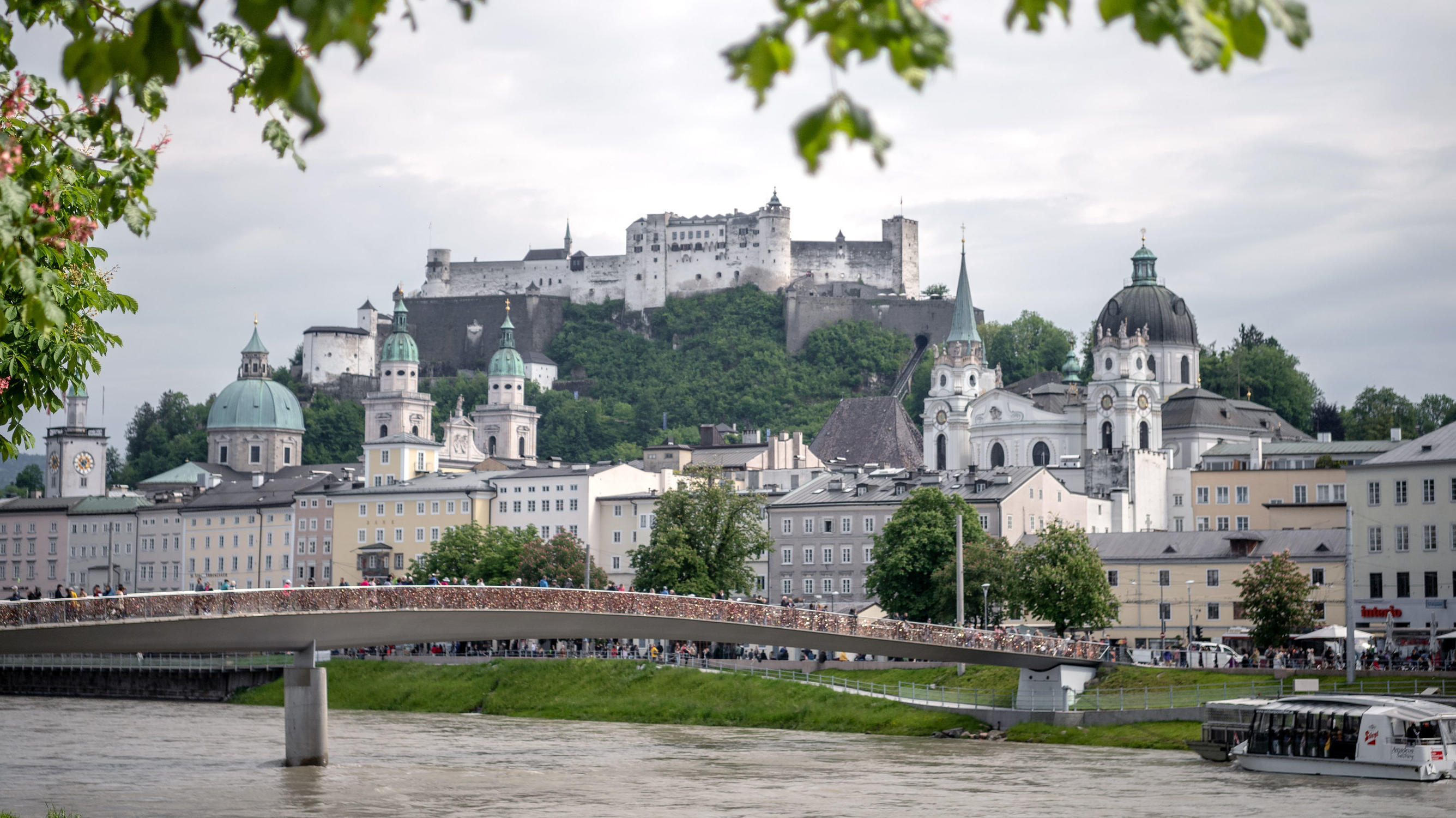 „Lonely Planet“-Reiseführer wählt deutsche Stadt zu den Topzielen 2020 Österreich, Salzburg: Blick auf die Innenstadt von Salzburg.