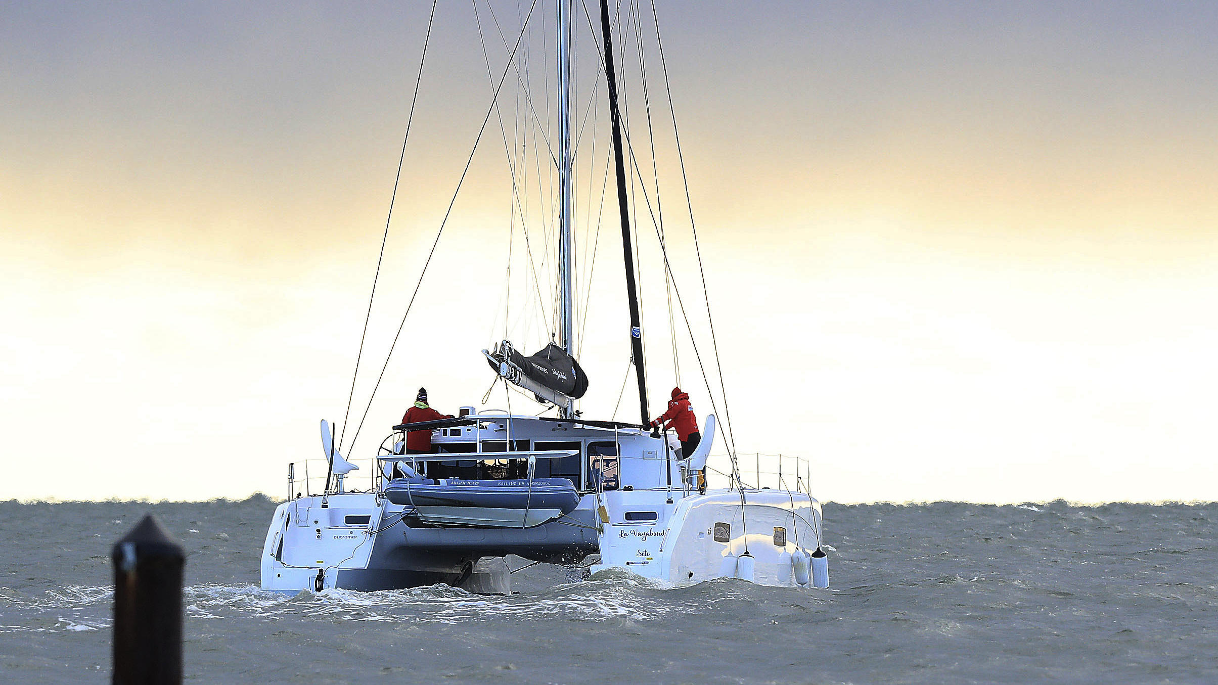 Greta Thunbergs Atlantikreise mit Hindernissen: Ein Sturm zieht auf 13.11.2019, USA, Hampton: Der Katamaran «La Vagabonde» mit der der Klimaaktivistin Greta Thunberg an Bord sticht in See. Thunberg kommt auf ihrem Weg zur Weltklimakonferenz nach Madrid langsamer auf dem Atlantik voran als bei ihrer Hintour in die USA