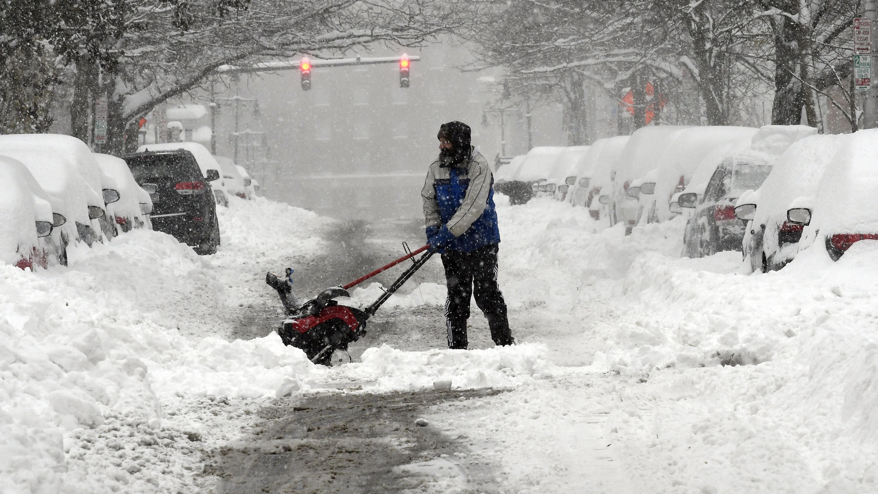 Schneesturm sorgt für Chaos in den USA USA, Albany, dpa-Bildfunk