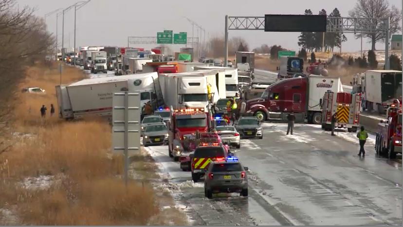 Schneechaos in den USA: Heftiger Massencrash in Iowa Massencrash im US-Bundesstaat Iowa
