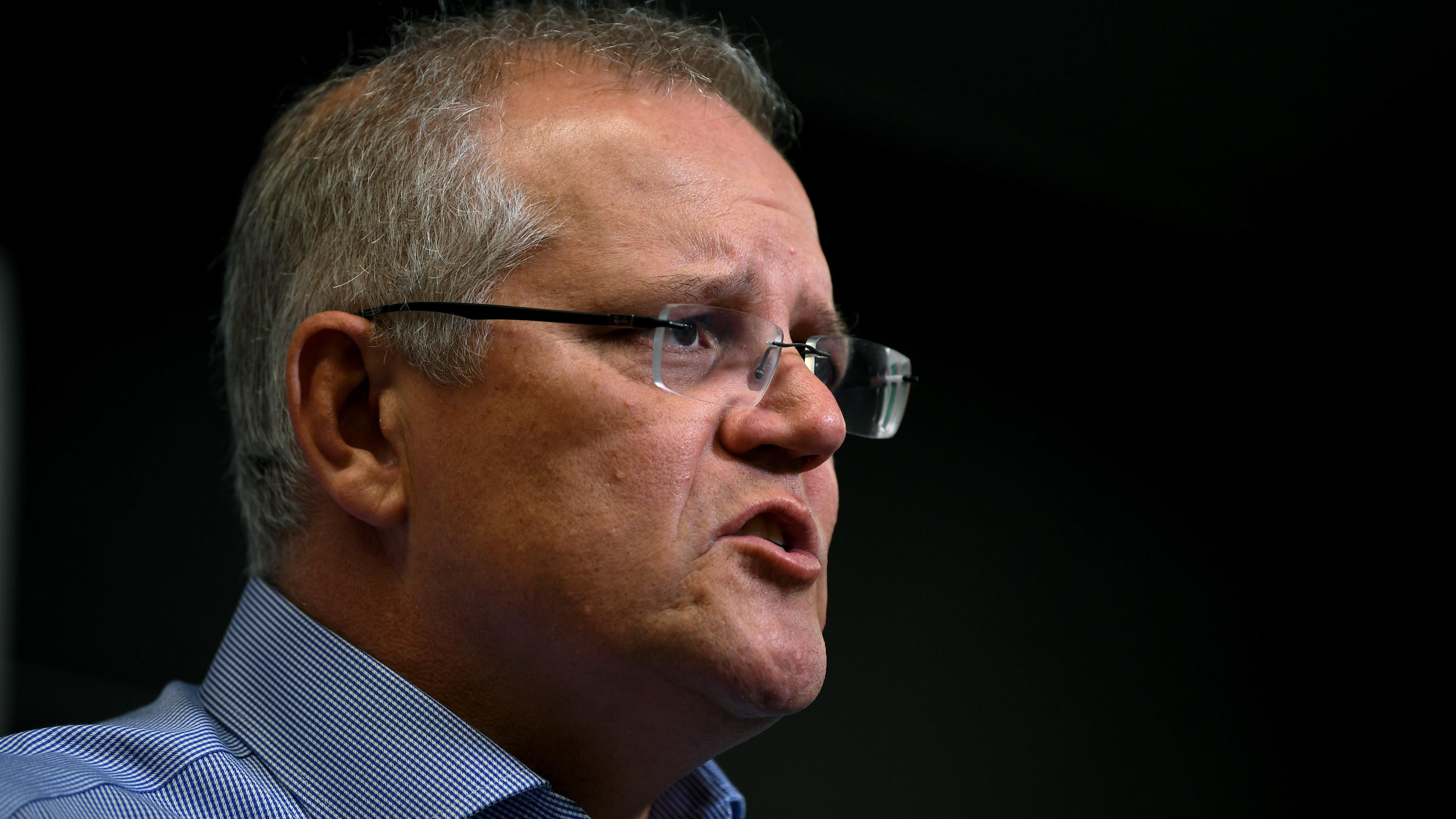 Buschbrände in Australien: Greta Thunberg übt Kritik an Politikern per Twitter 22.12.2019, Australien, Sydney: Scott Morrison, Premierminister von Australien, spricht zu Journalisten während seiner Besichtigung des NSW Rural Fire Service. Morrison hat Forderungen für mehr Klimaschutz angesichts der in seinem Land wütenden Busch