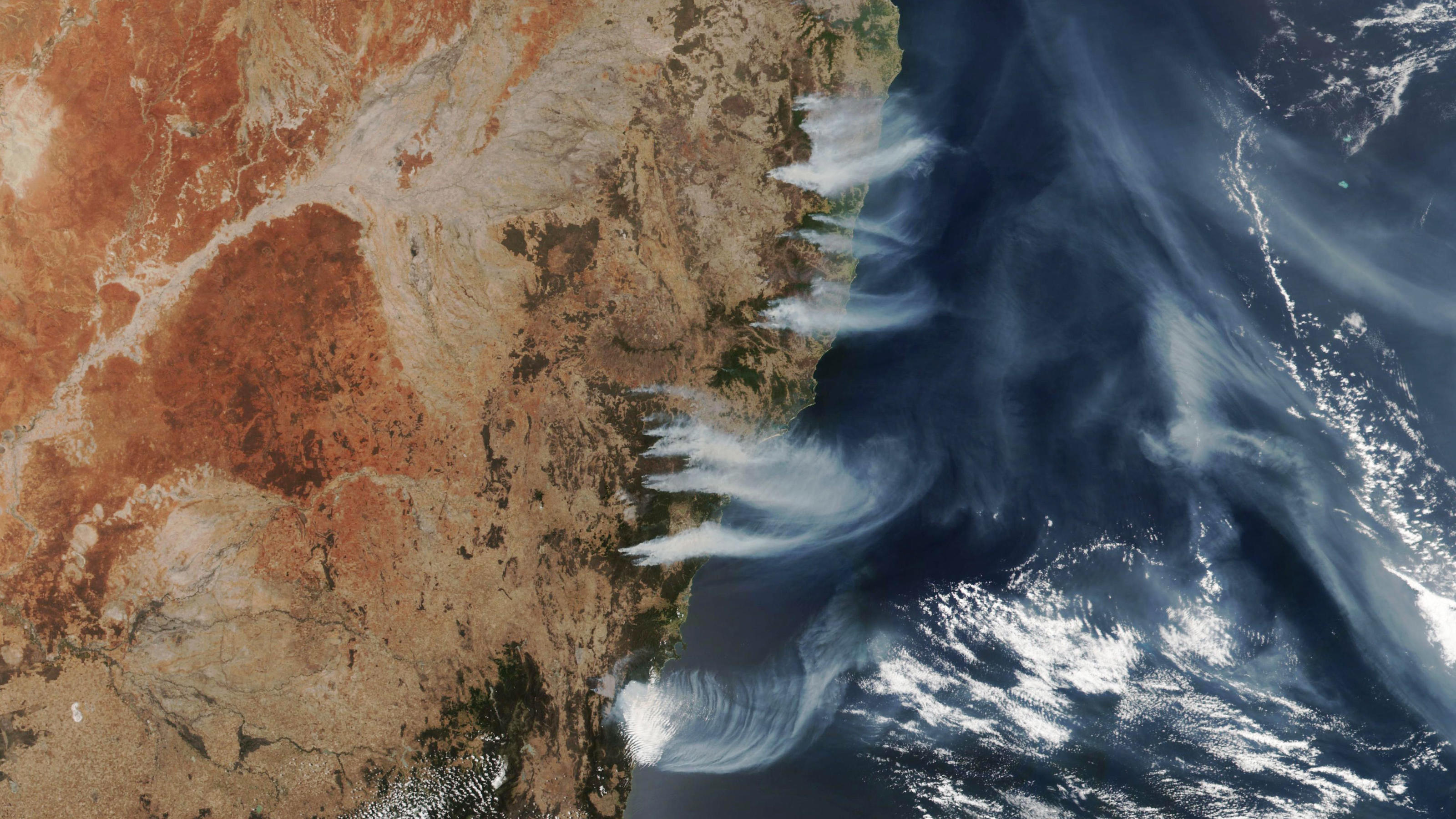 Ist der Klimawandel schuld an den Buschfeuern in Australien? December 4, 2019 - Australia - Bushfires in south and eastern Australian states started growing in number through October 2019, and have since sent smoke halfway around the world. As of early December, the fires continued to rage. The fires are visib