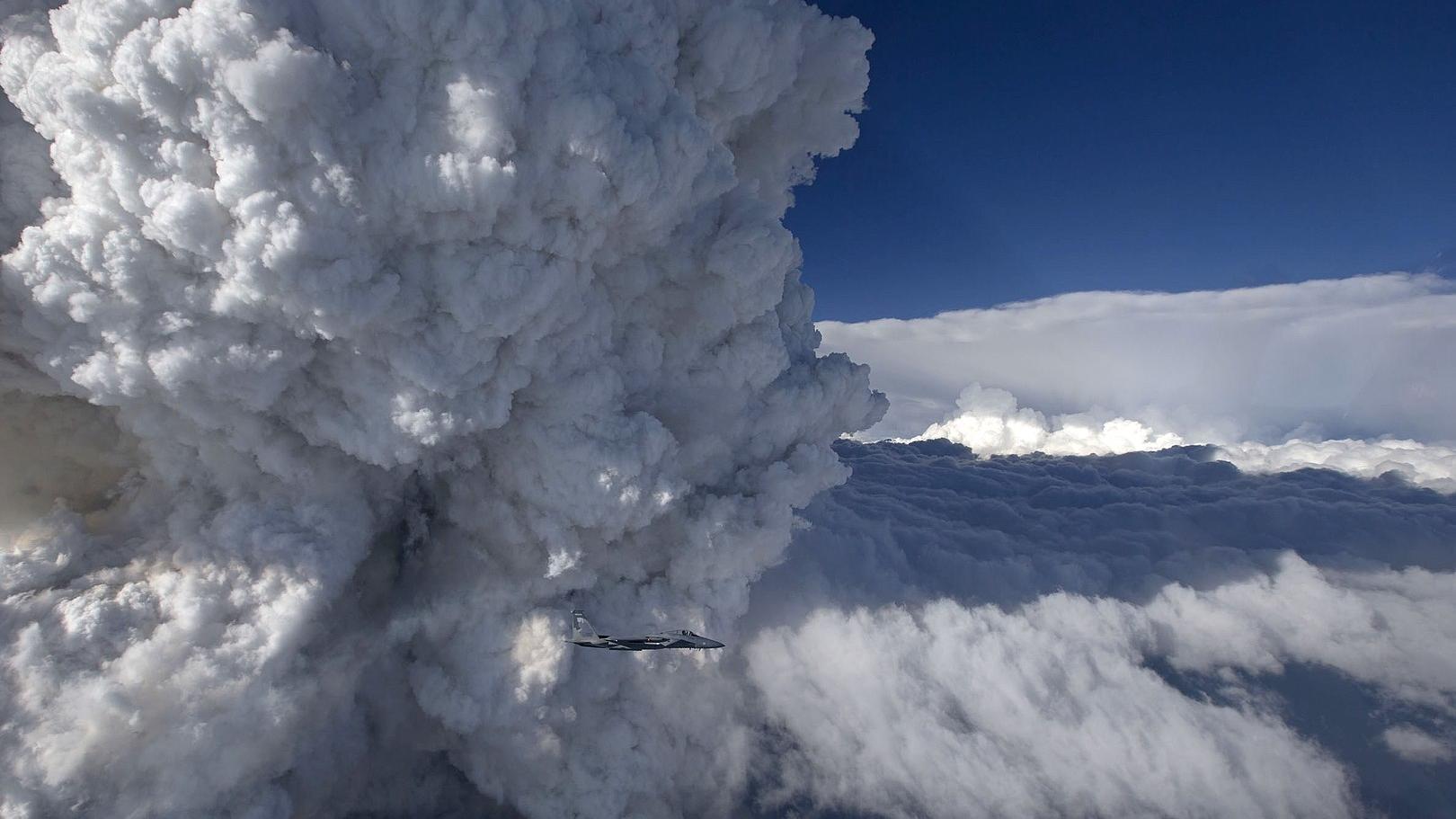 Feuersturm, Feuerwolke, Feuergewitter: Das zerstörerische Eigenleben der Australien-Brände Feuerwolke