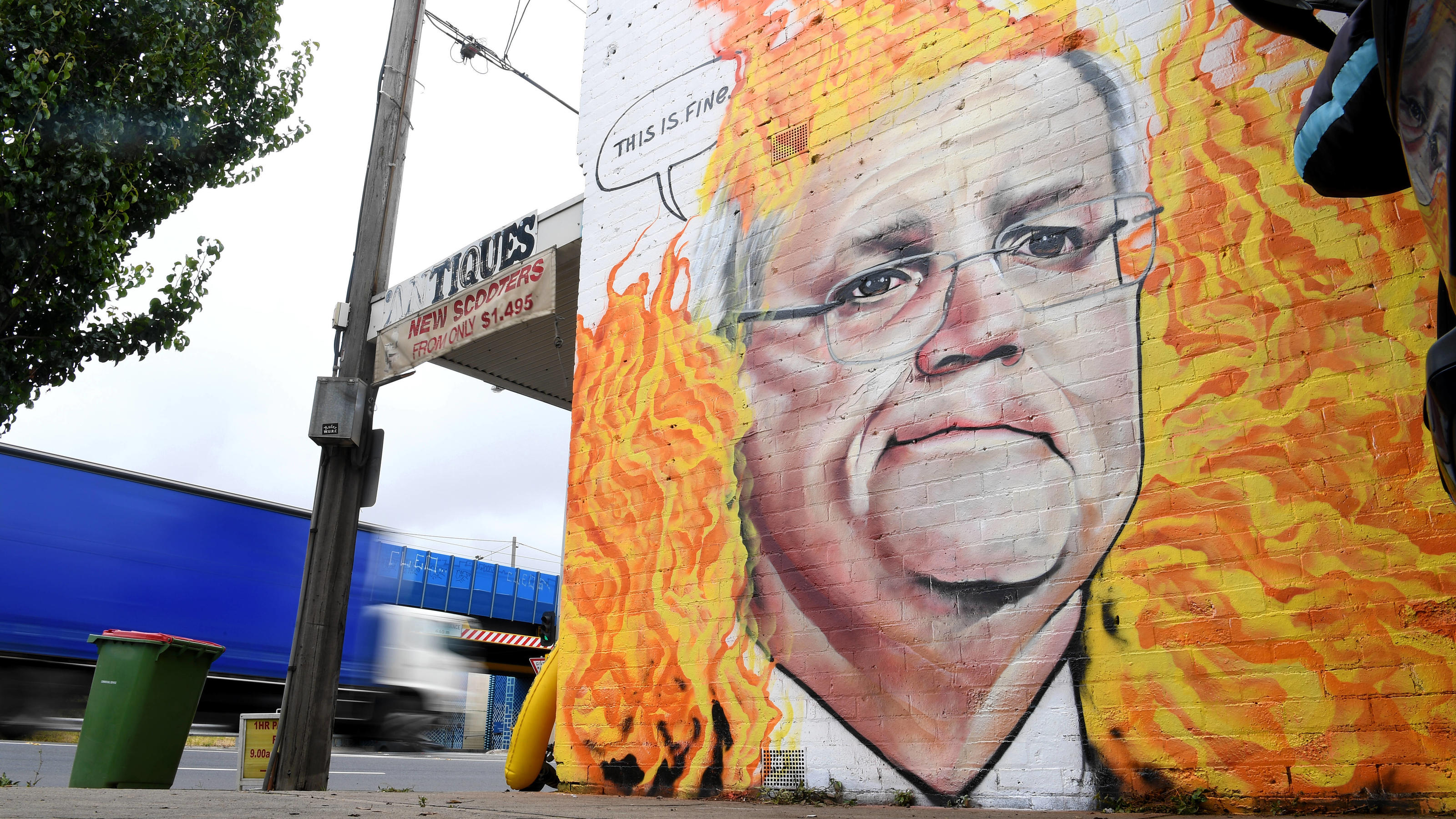 Hoffnungsschimmer für Australien: Endlich Regen! SCOTT MORRISON MURAL MELBOURNE, A mural depicting Australian Prime Minister Scott Morrison among bushfire flames is seen in Tottenham, Melbourne, Tuesday, January 7, 2020. Scott Morrison s handling of the Australian Bushfire crisis has been widely c