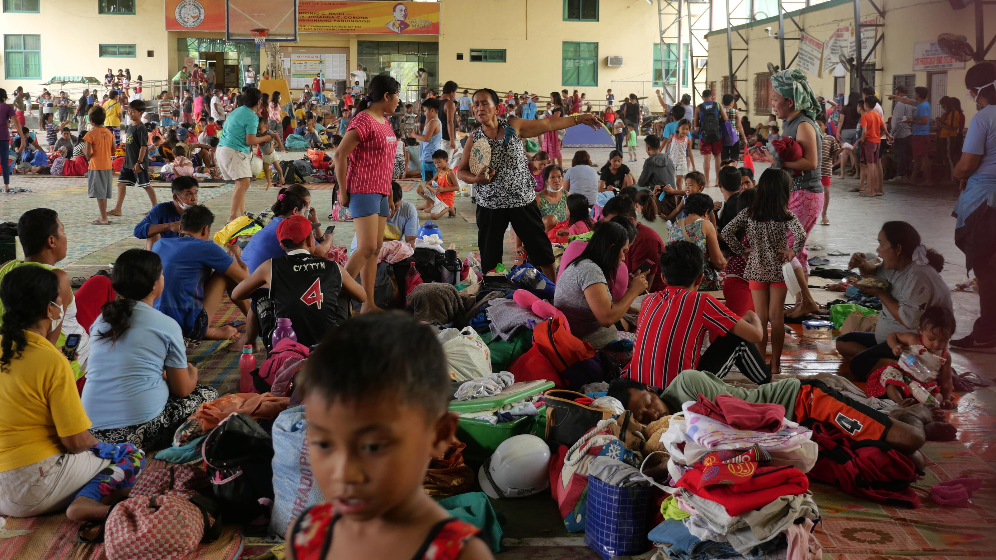 Vulkan Taal: Explosiver Ausbruch möglich PHL: Massive Mass Exodus begins Mataas na Kahoy For the second time, evacuees from Talisay, the Lakeshore Barangays of Tanauan and the residents of the island volcano, were transferred to Tanauan City s Gym 2. This was after a long night of continuo