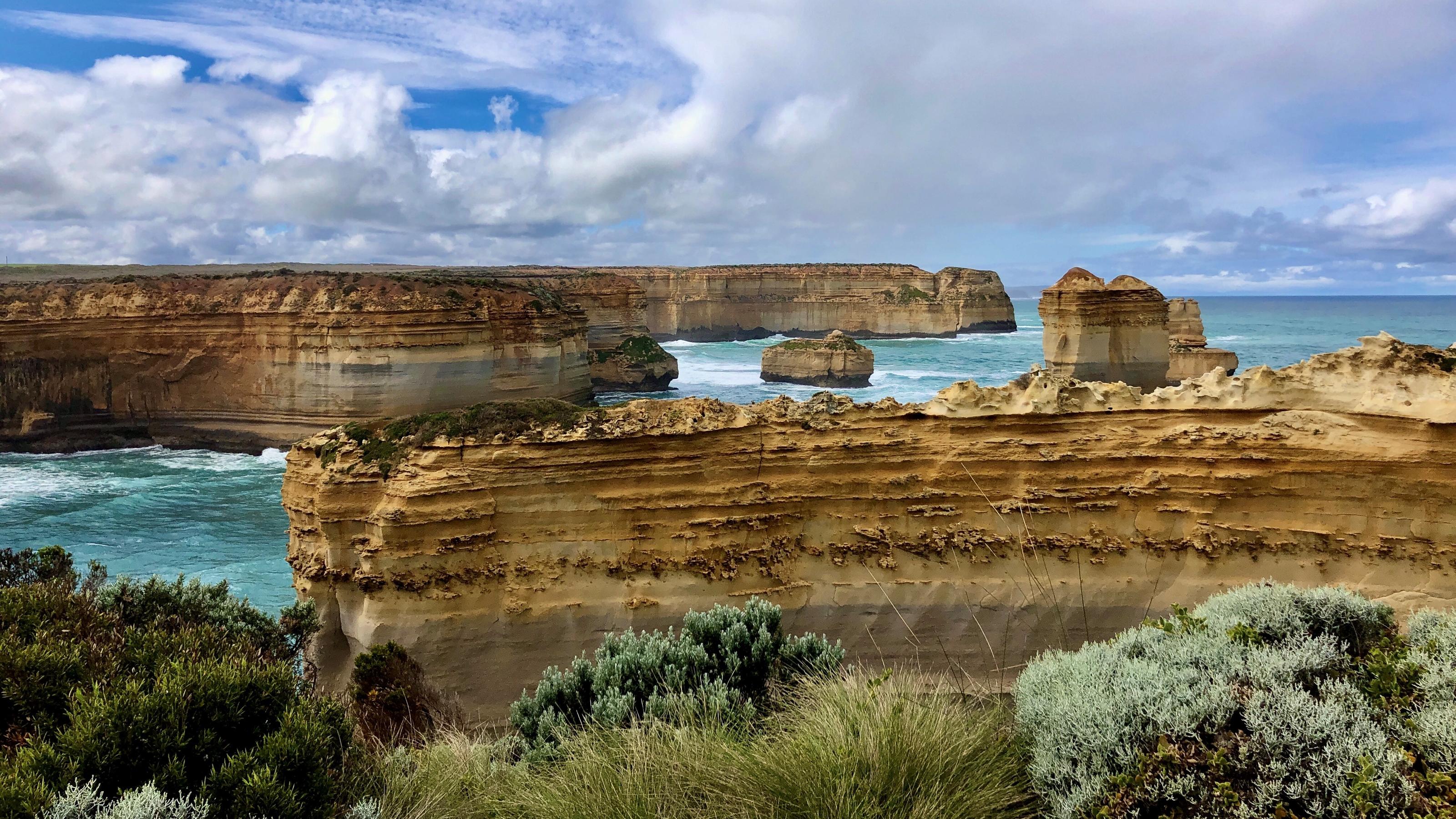 Klimawandel lässt Monsterwellen höher schlagen Die zwölf Aposteln sind eines der Sehenswürdigkeiten, die beim Befahren der Great Ocean Road gesehen werden können. Die Felsformation fällt allerdings immer mehr in sich zusammen.