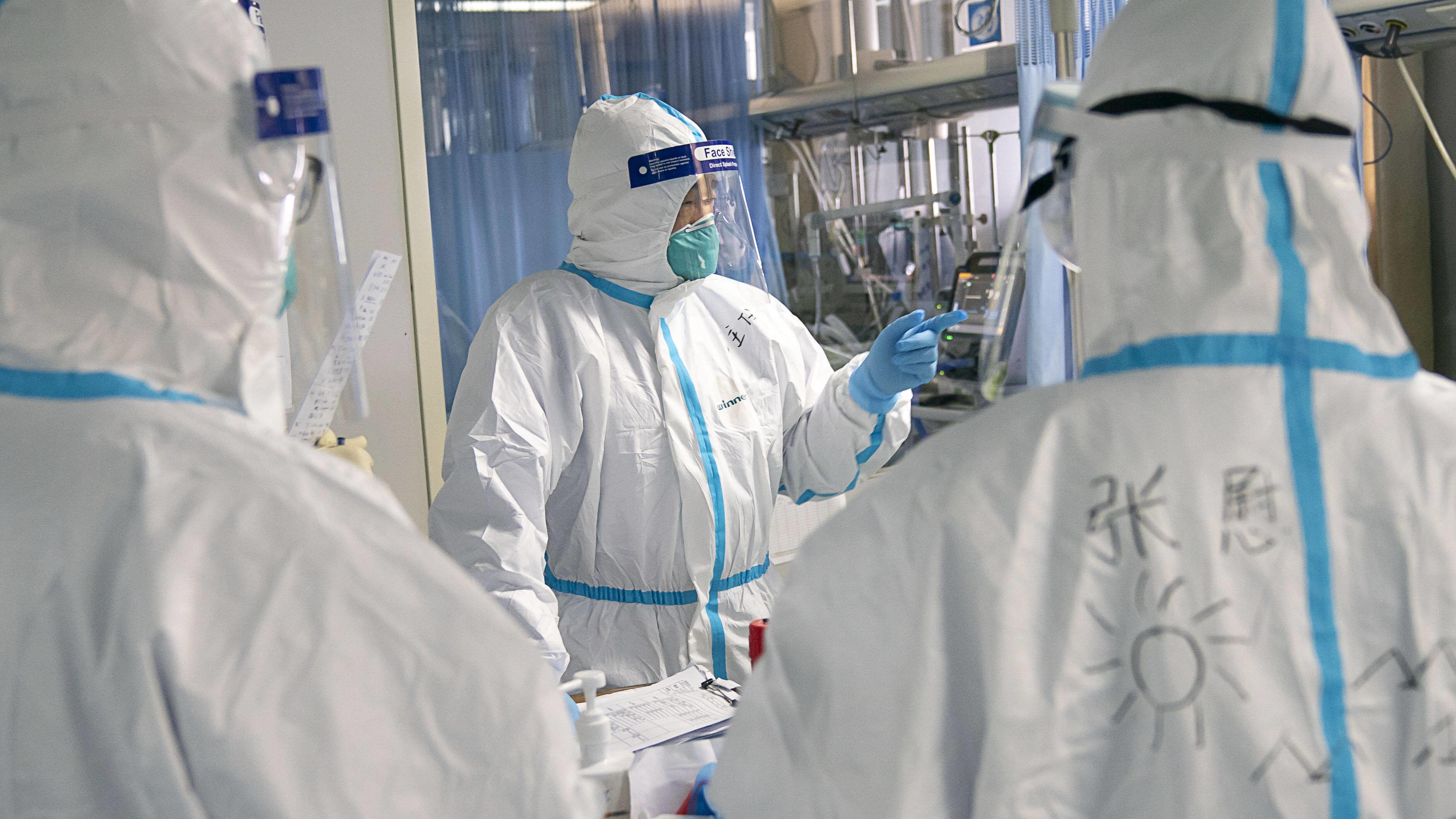 Entwarnung in Berlin: Verdacht auf Coronavirus hat sich nicht bestätigt Coronavirus in China: Ärzte im Universitäts-Krankenhaus in Wuhan