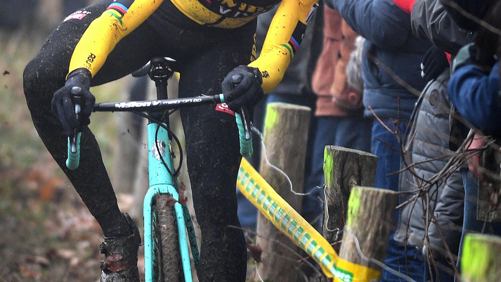 Cyclocross: So macht Radfahren im Winter Spaß Belgian Wout Van Aert pictured in action during the Kasteelcross cyclocross men elite race, Saturday 25 January 2020 in Zonnebeke. DAVIDxSTOCKMAN PUBLICATIONxINxGERxSUIxAUTxONLY x05750077x