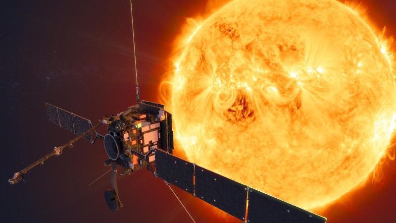 Solar Orbiter entdeckt: Sorgen Lagerfeuer auf der Sonne für die hohen Temperaturen? Die Sonde Solar Orbiter macht spektakuläre Bilder von der Sonne.