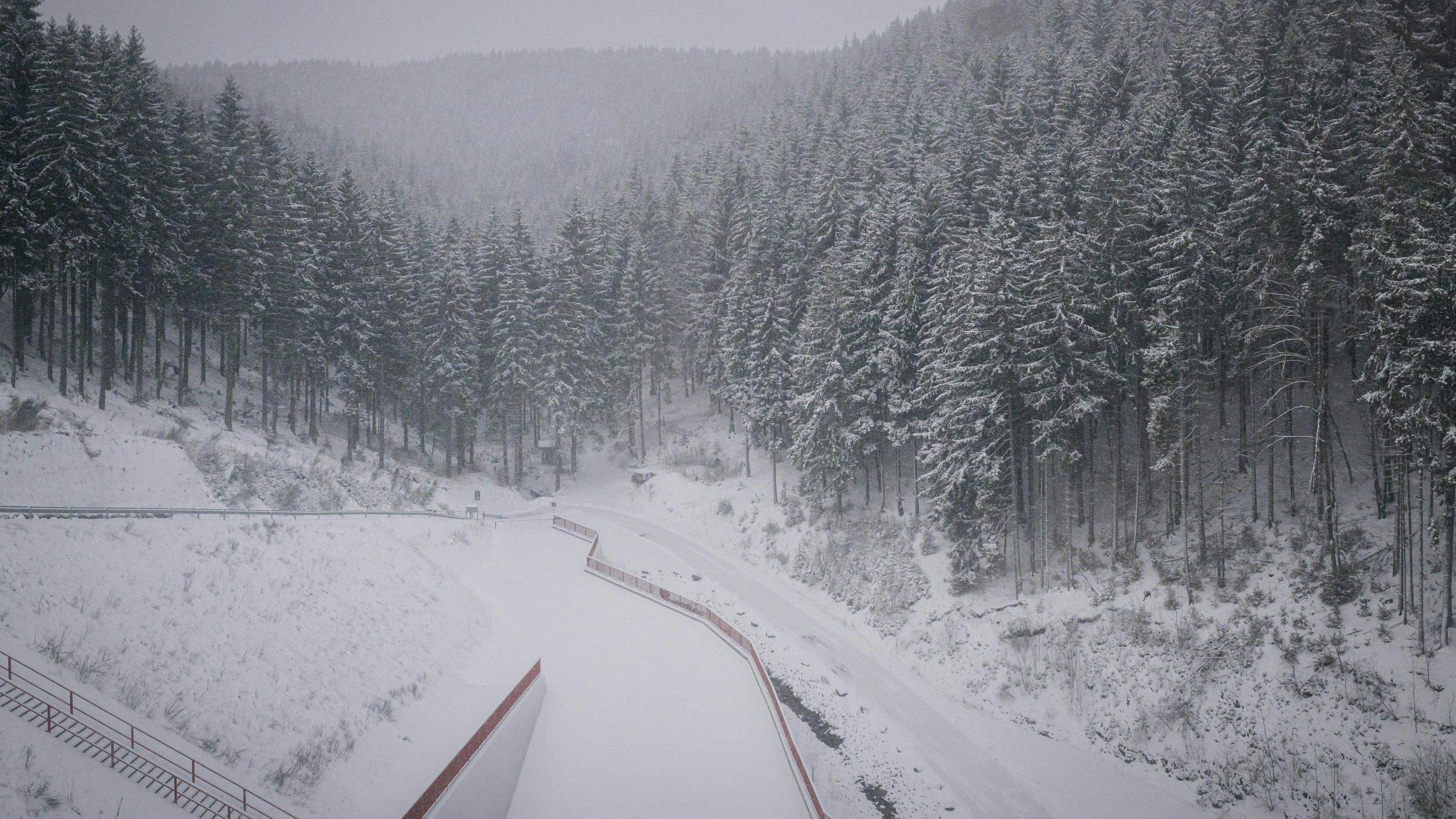 Februar mit Regen ohne Ende: Gleicht das die Trockenheit der letzten Monate aus? Schneebedeckter Wald in Thueringen. 12.02.2020. Thueringen Deutschland *** Snow-covered forest in Thuringia 12 02 2020 Thuringia Germany PUBLICATIONxINxGERxSUIxAUTxONLY Copyright: xFelixxZahn/photothek.netx