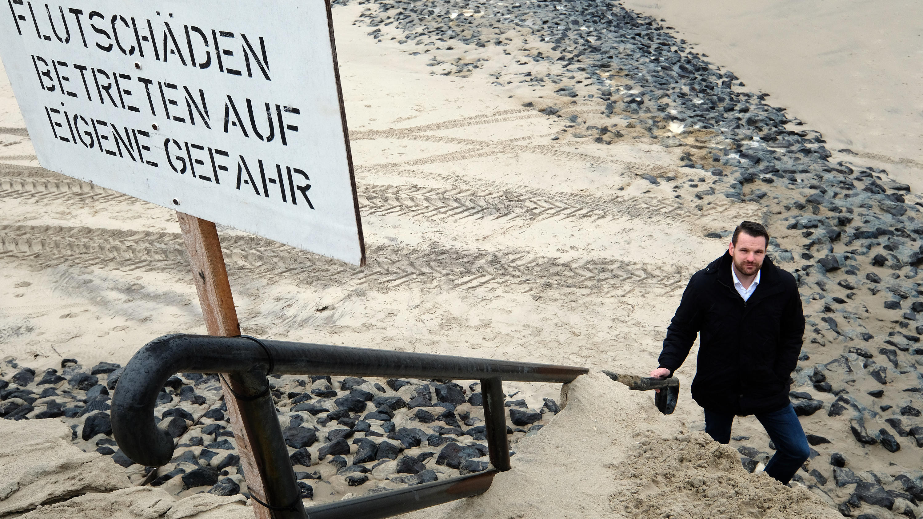 Alptraum wird wahr: 80 Prozent des Wangerooger Strands sind weg 13.02.2020, Niedersachsen, Wangerooge: Ein Schild mit der Aufschrift