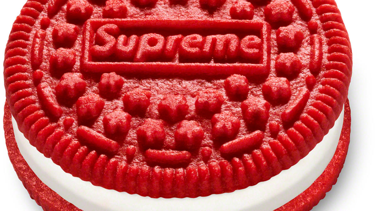 Rote Supreme-Oreo-Kekse werden für 15.000 US-Dollar gehandelt Mega-Hype um die kleinen Kekse