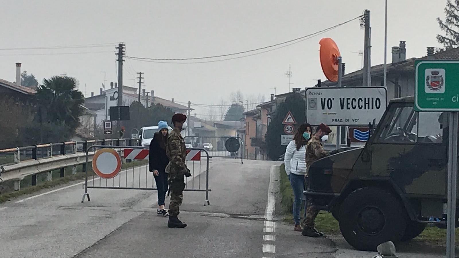 Coronavirus aus China: Chronik der bisherigen Ausbreitung - Teil 5 Frauen wollen den Ort Vo´in Italien verlassen, werden aber aufgehalten.