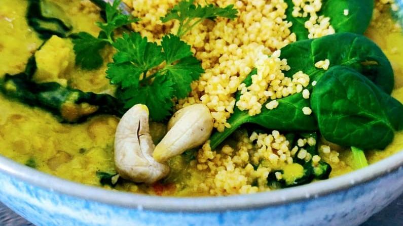 Fünf schnelle Superfood-Gerichte fürs Homeoffice Curry