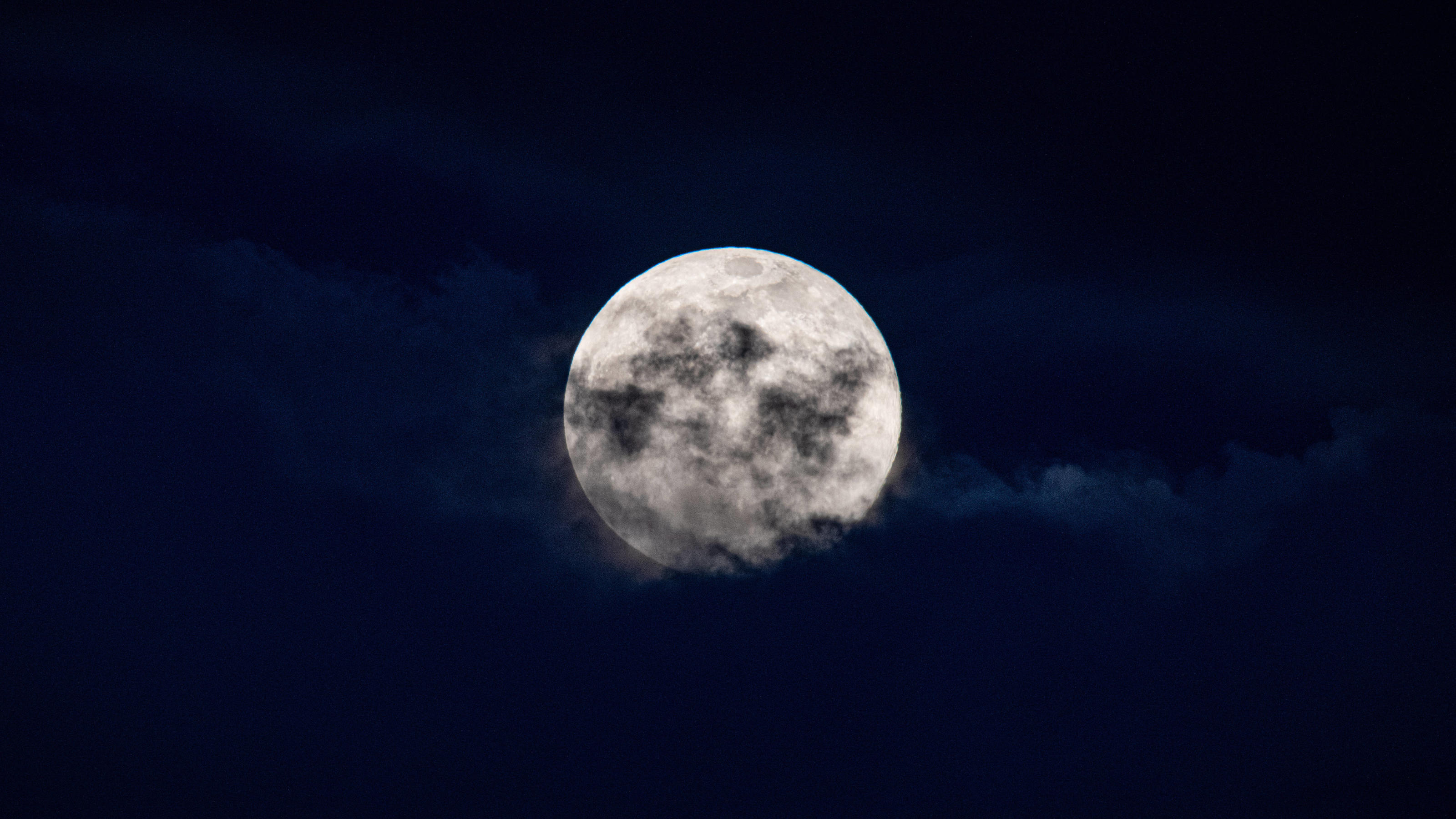 Ostern 2021 - Wettervorhersage und Prognose: Chancen auf ein stabiles Hoch Vollmond über Dresden