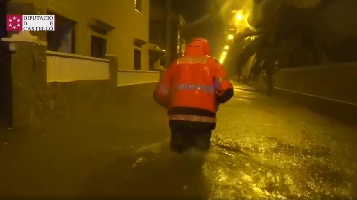 Unwetter & Gewitter über Spanien bringen Überflutungen In den spanischen Küstenstädten Almassora, Burriana und Vilafranca waren die Straßen überflutet.