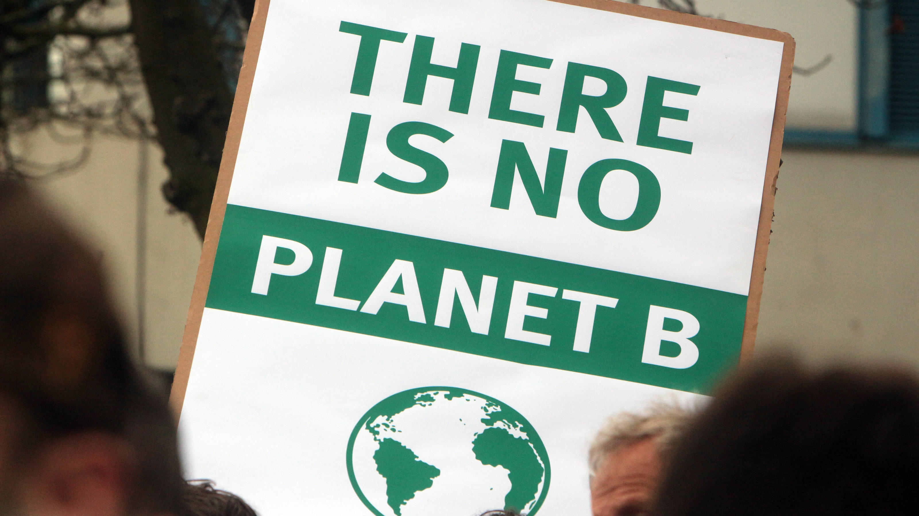 Verfassungsgericht urteilt: Klimaschutzgesetz greift zu kurz Klimaschutzgesetz reicht so nicht aus.