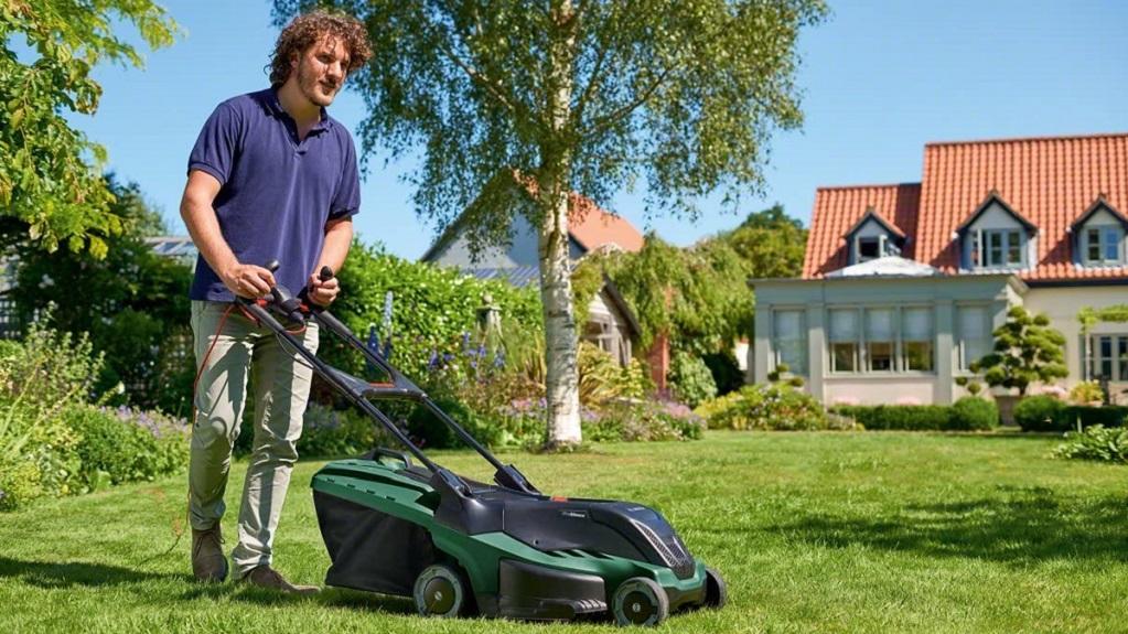 Gartengestaltung: Diese Tools braucht jeder Hobbygärtner Rasenmäher von Bosch