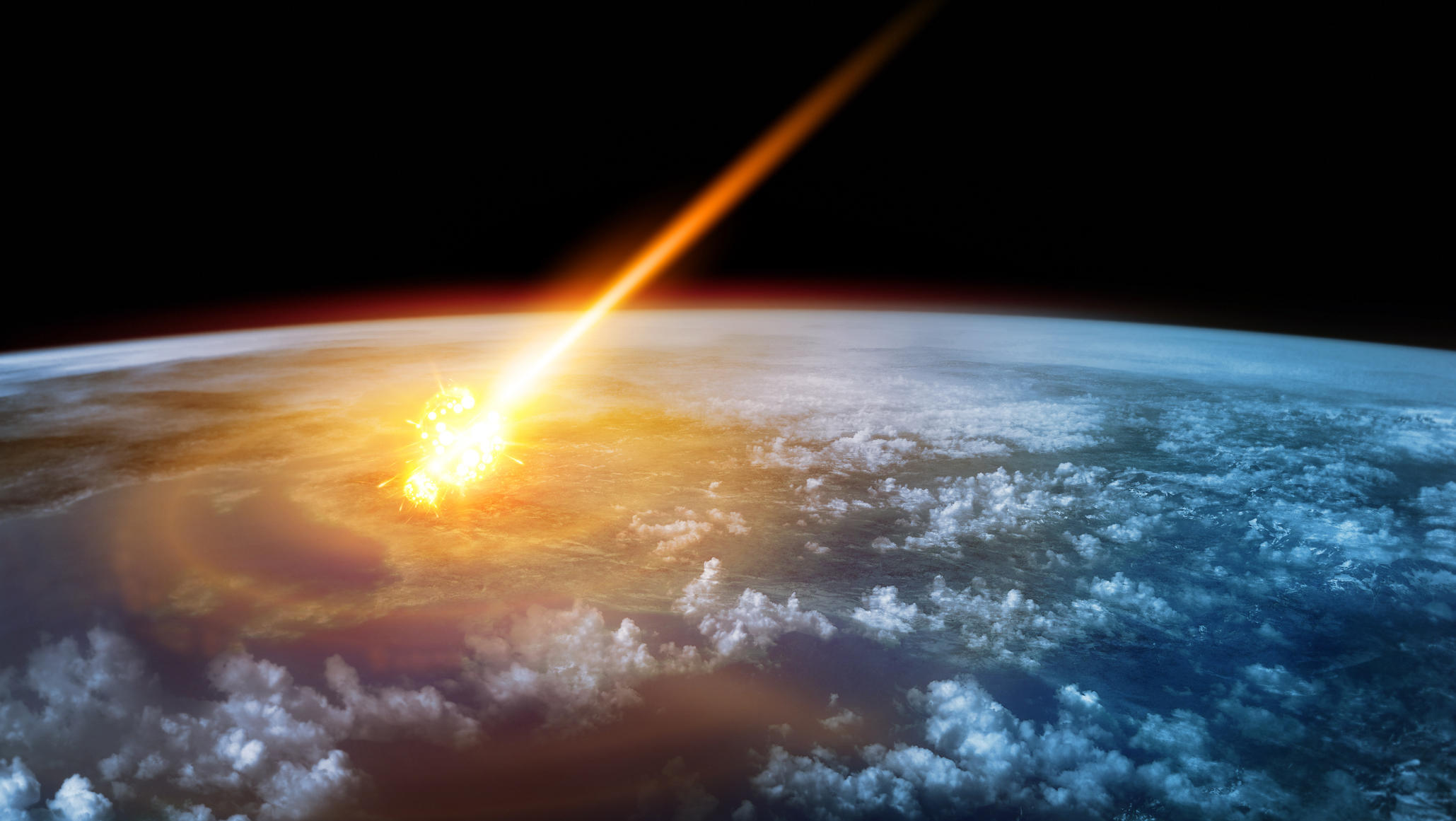 NEOWISE-Komet über Deutschland: Erst in über 5000 Jahren so nah wie jetzt! Ein Meteor verglüht beim Eintritt in die Erdatmosphäre zu einem Feuerball.