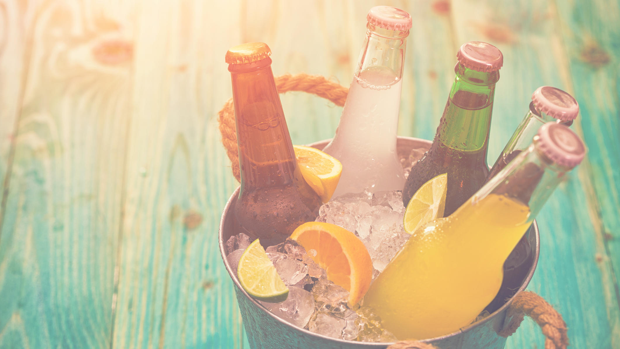 Getränke schnell kühlen: Mit diesem Geheimtipp sind Bier & Co. in 2 Minuten kalt! Kalte Drinks