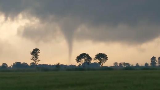 Unwetter Deutschland: Tornados, vollgelaufene Keller, überflutete Straßen Gleich mehrere Tornados wurden in Ostfriesland gesichtet