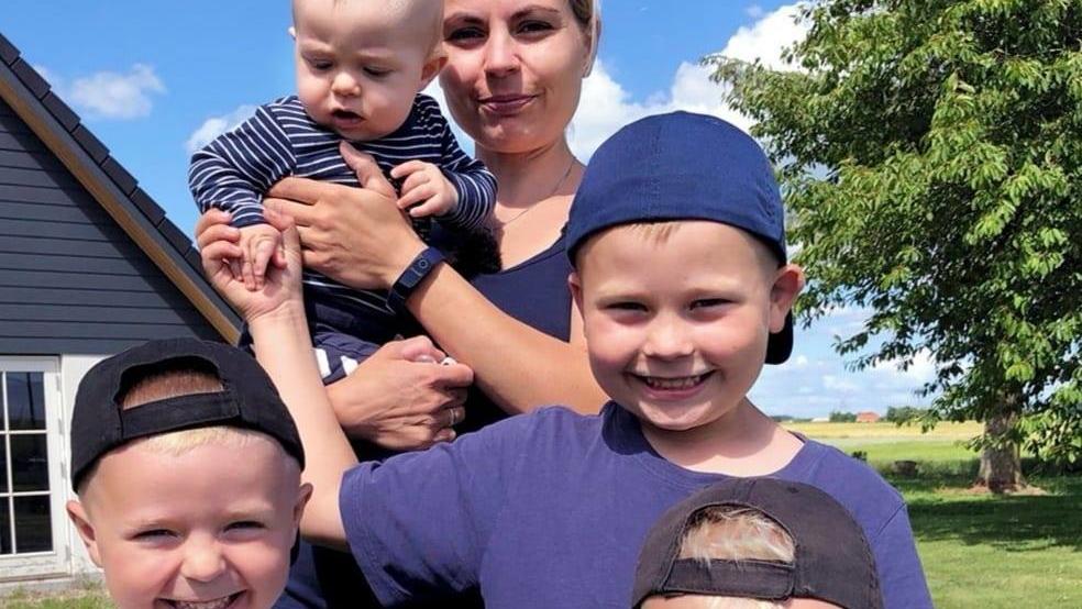 Und es hat Familie Ellesøe lächelt in die Kamera