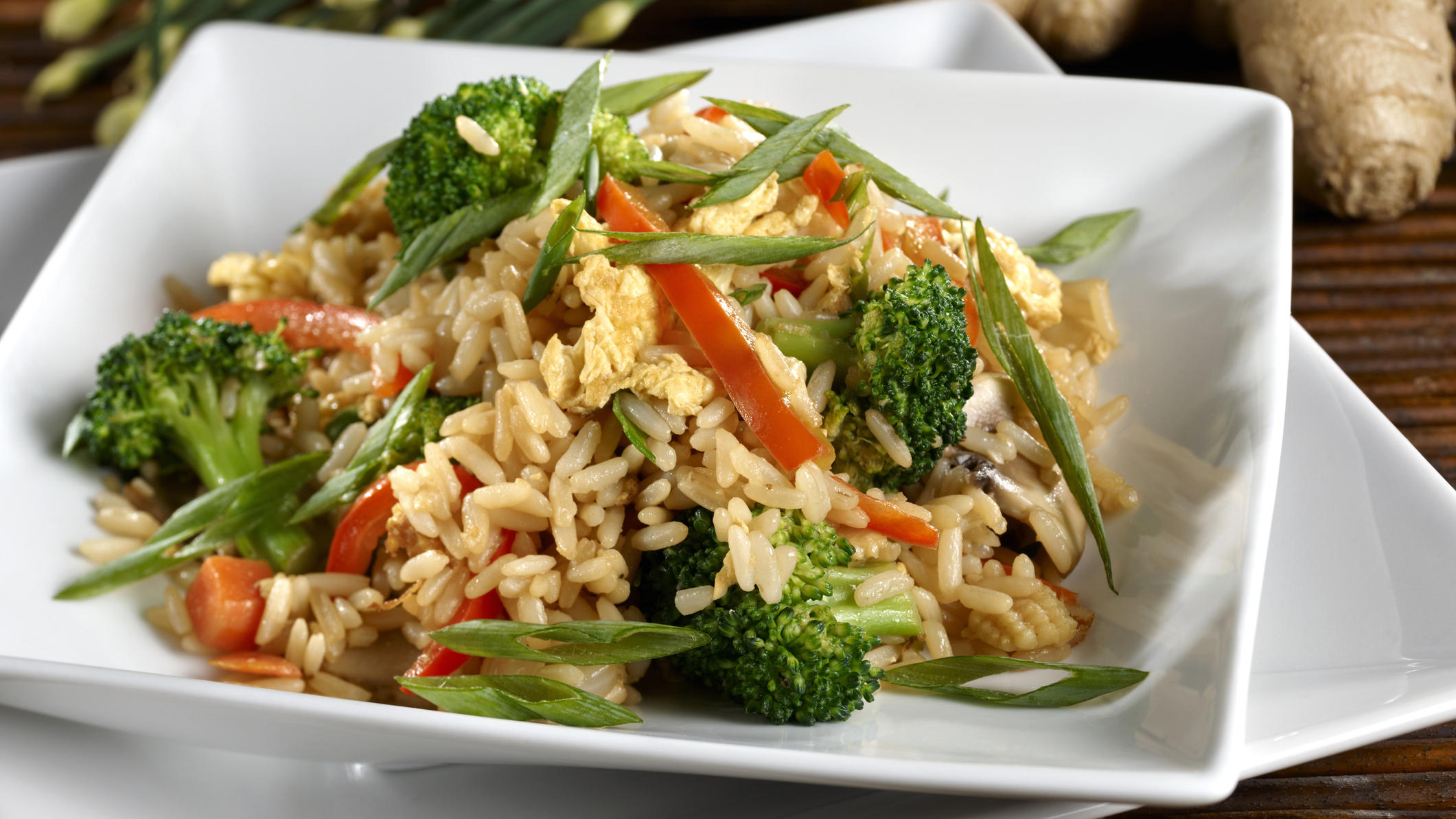 BlitzRezept für schnelles Mittagessen Gebratener Reis mit Gemüse &amp; Ei