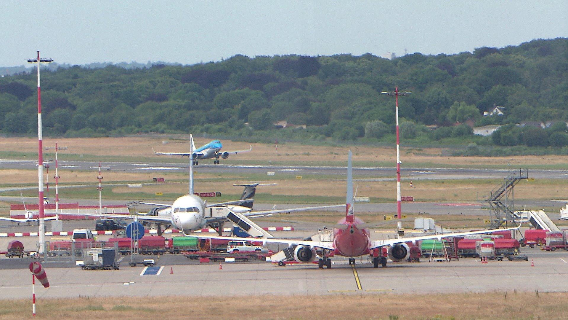Flugausfall bei den Airlines: Was steckt hinter den plötzlichen Flugannullierungen? Auch am Helmut Schmidt Airport in Hamburg kommt es zu Flugannullierungen der Airlines