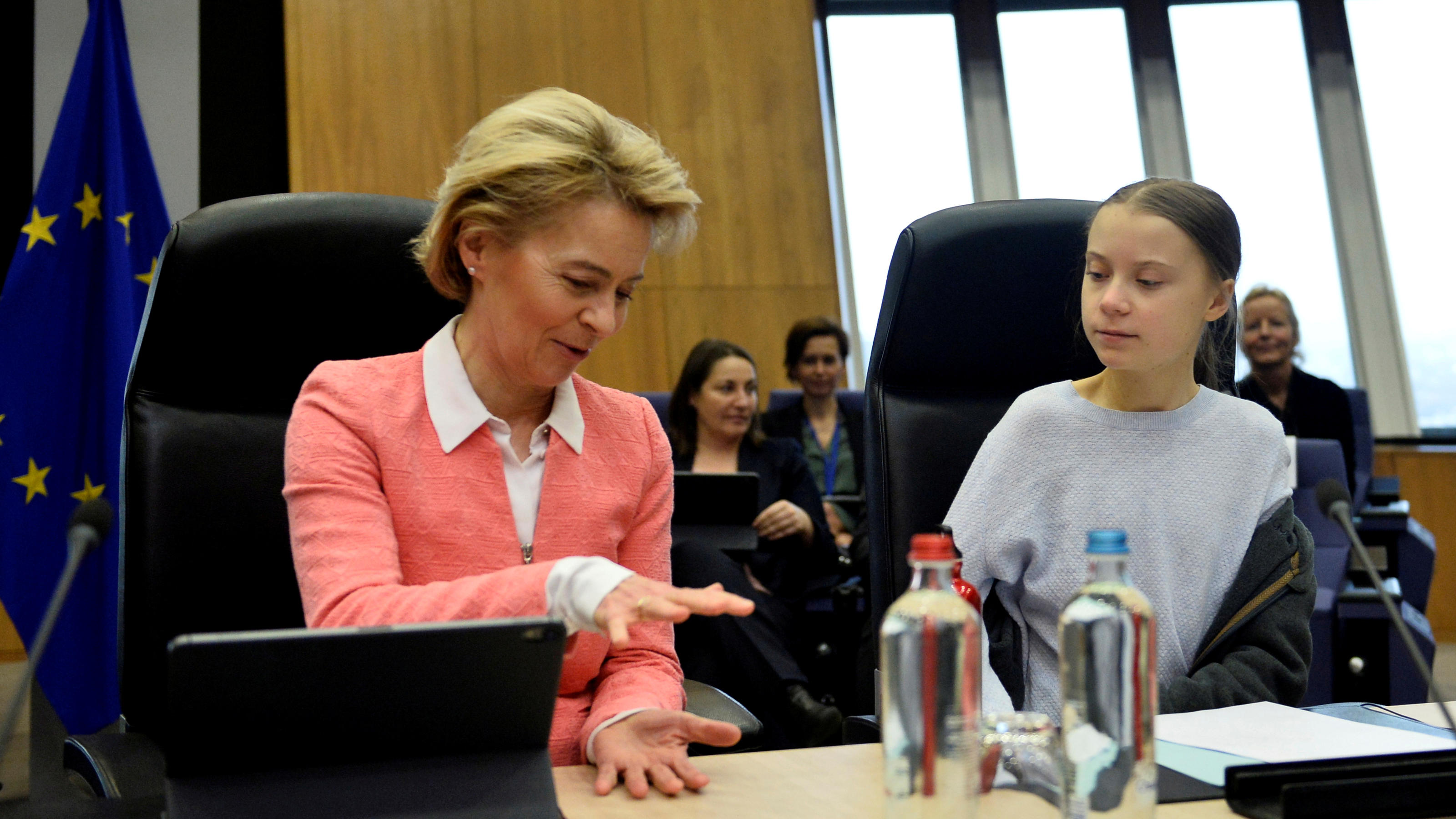 Schulstreik wird 100: Greta Thunbergs Schulstreiks fürs Klima in der 100. Woche Greta Thunberg mit der Präsidentin der Europäischen Kommission, der deutschen Politikerin Ursula Von der Leyen.
