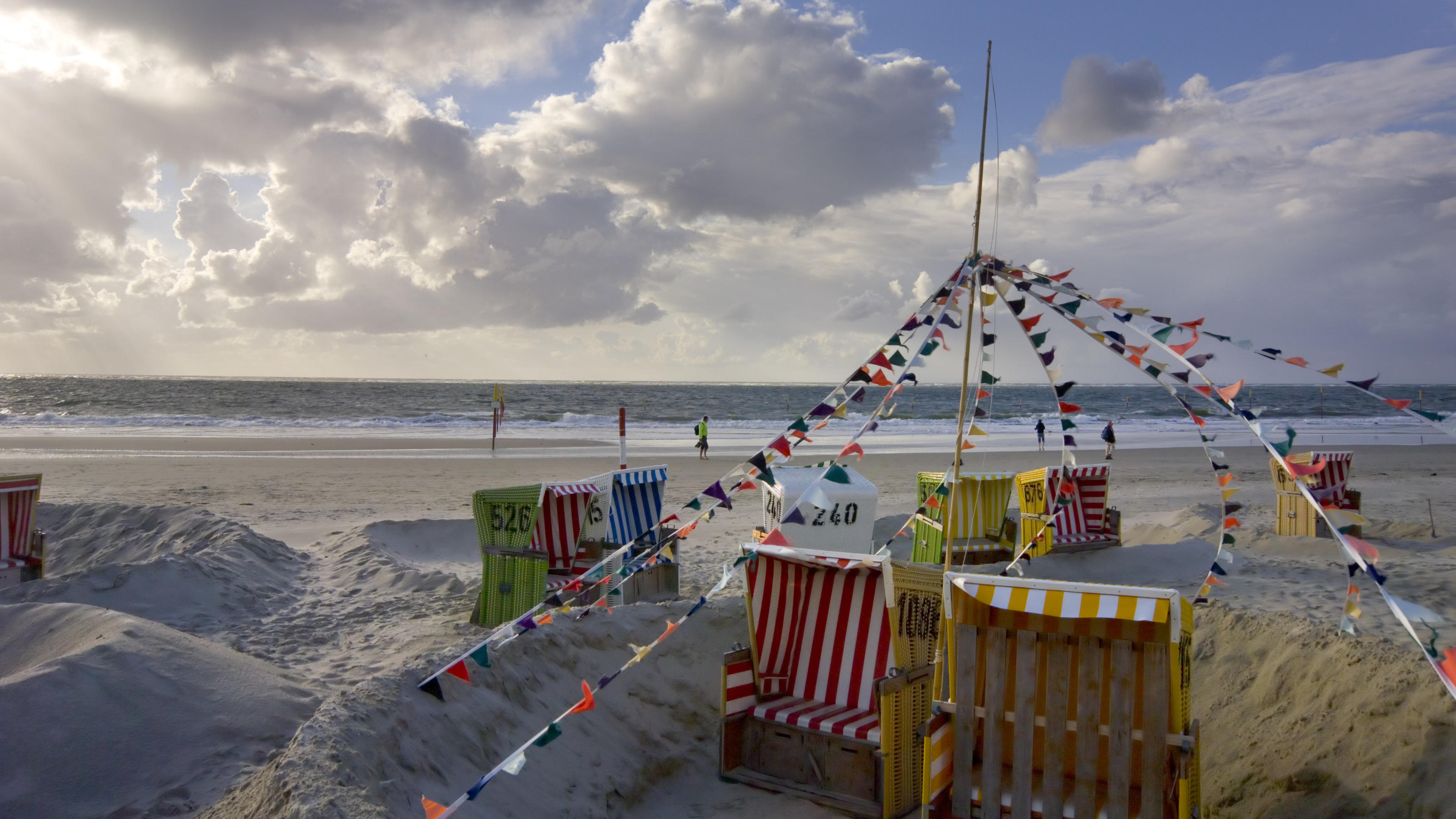 Urlaub an Nordsee und Ostsee: Strandburgen sind selten geworden Strandburgen am Meer.